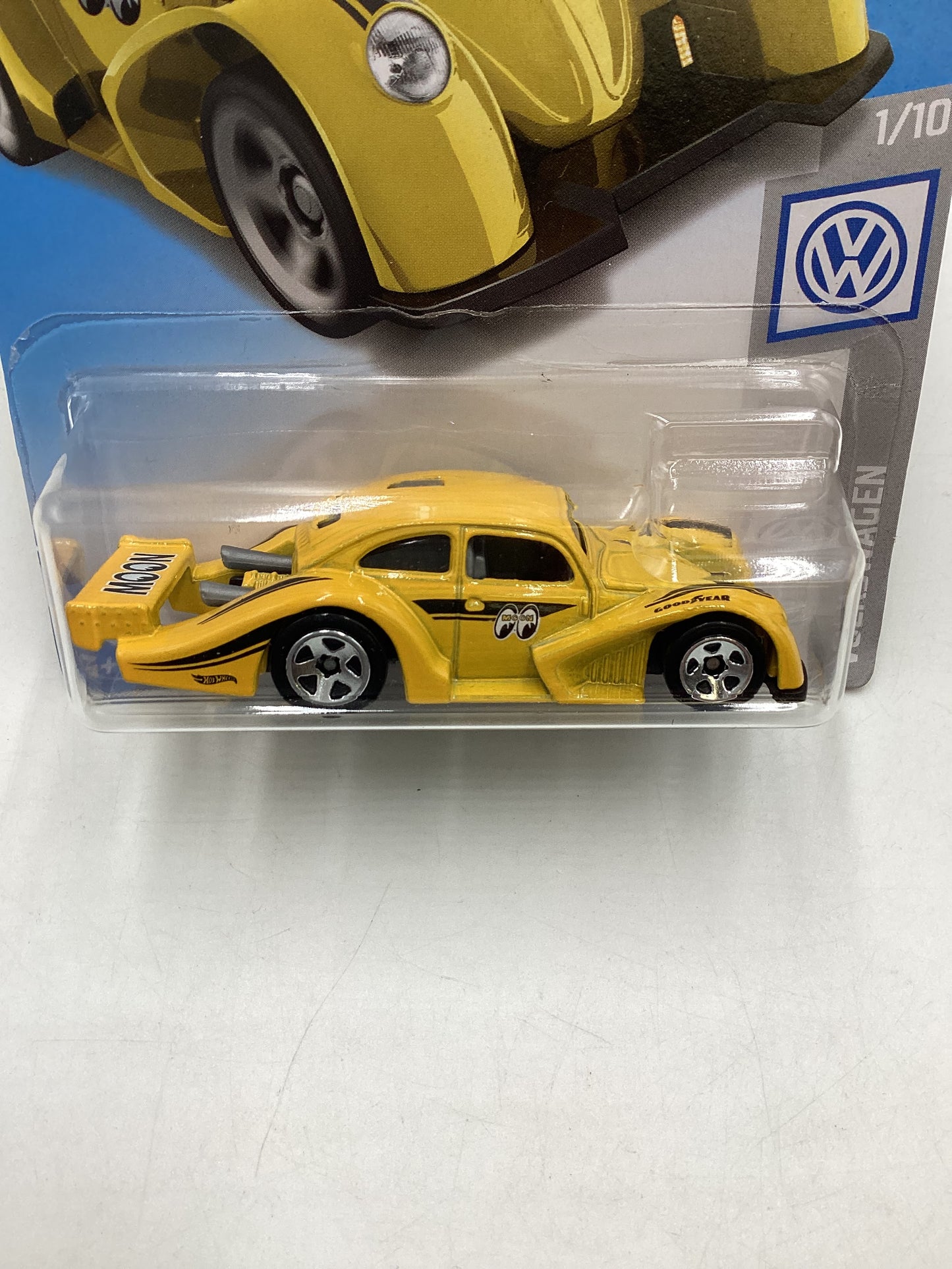 2019 Hot wheels #046 Yellow Volkswagen Kafer Racer 96B