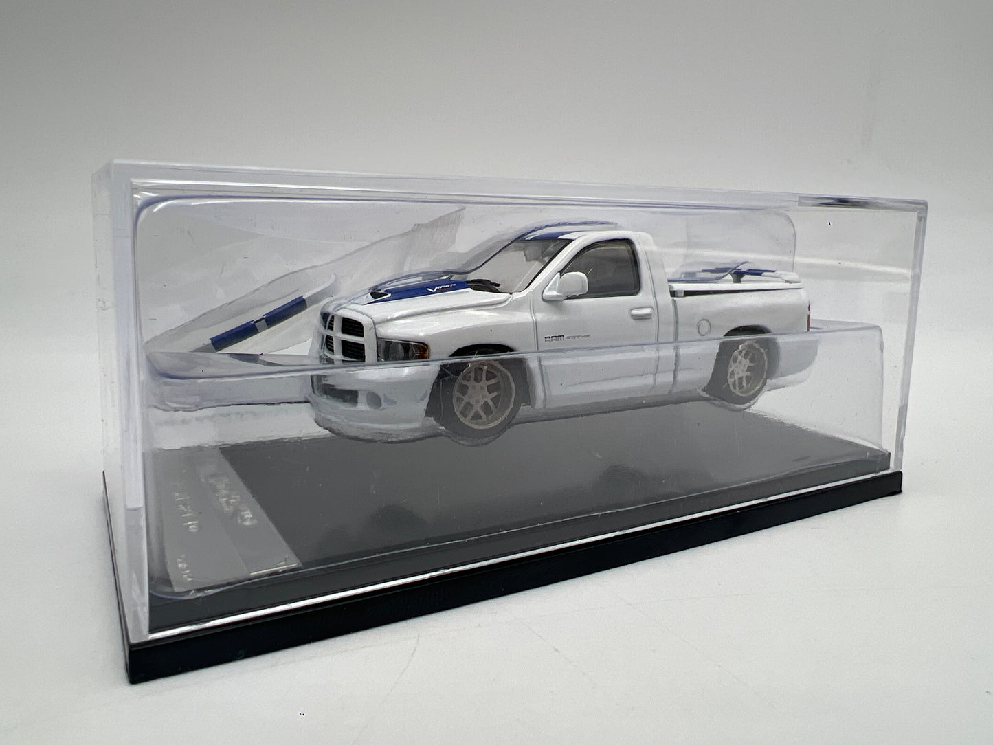 Shoom 64 Models 1:64 Dodge Ram SRT-10 White/Blue Stripes W/Accessories