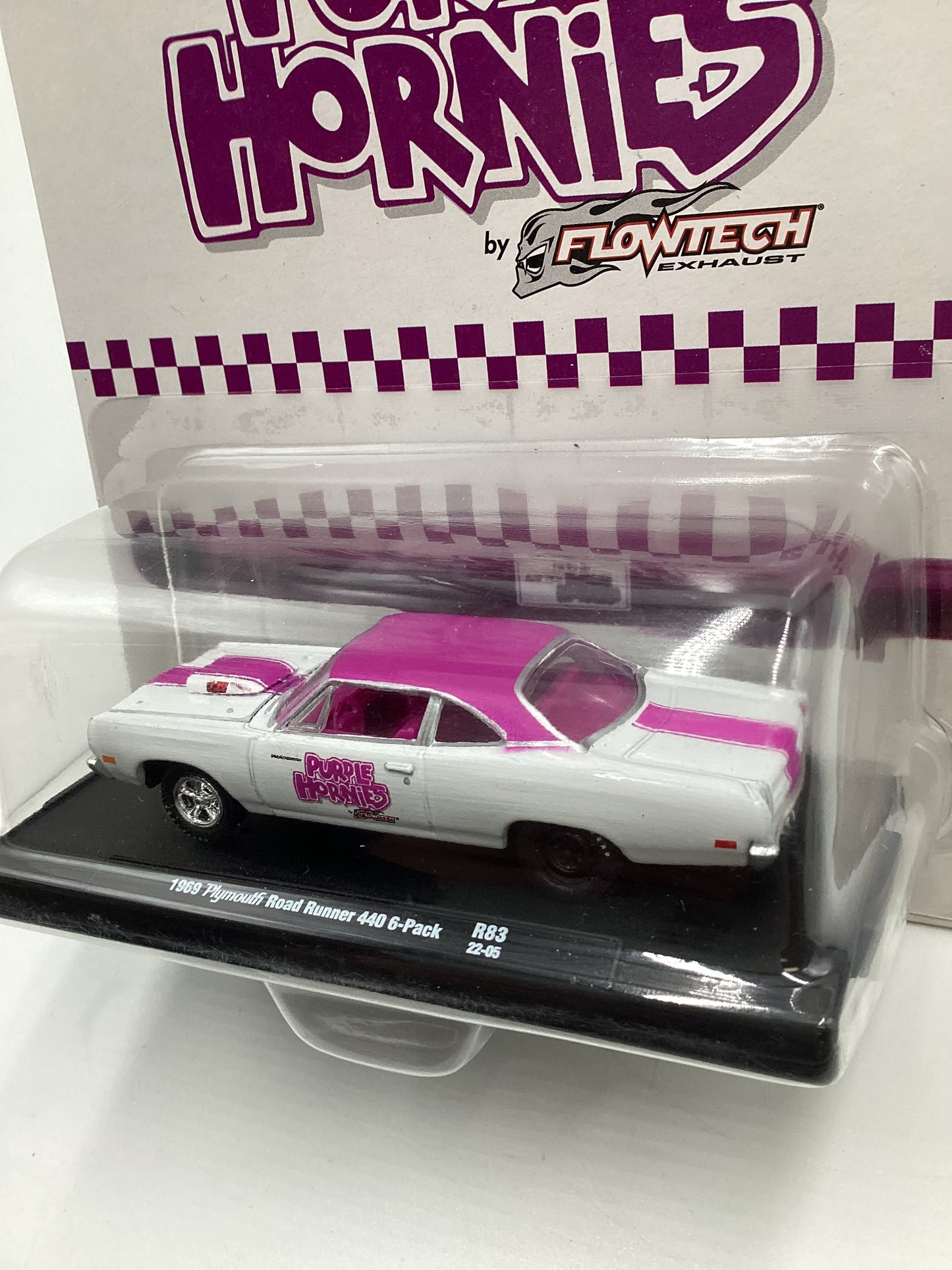 M2 Machines Auto Driver Purple Hornies 1969 Plymouth Road Runner 440 6-Pack White R83 191B