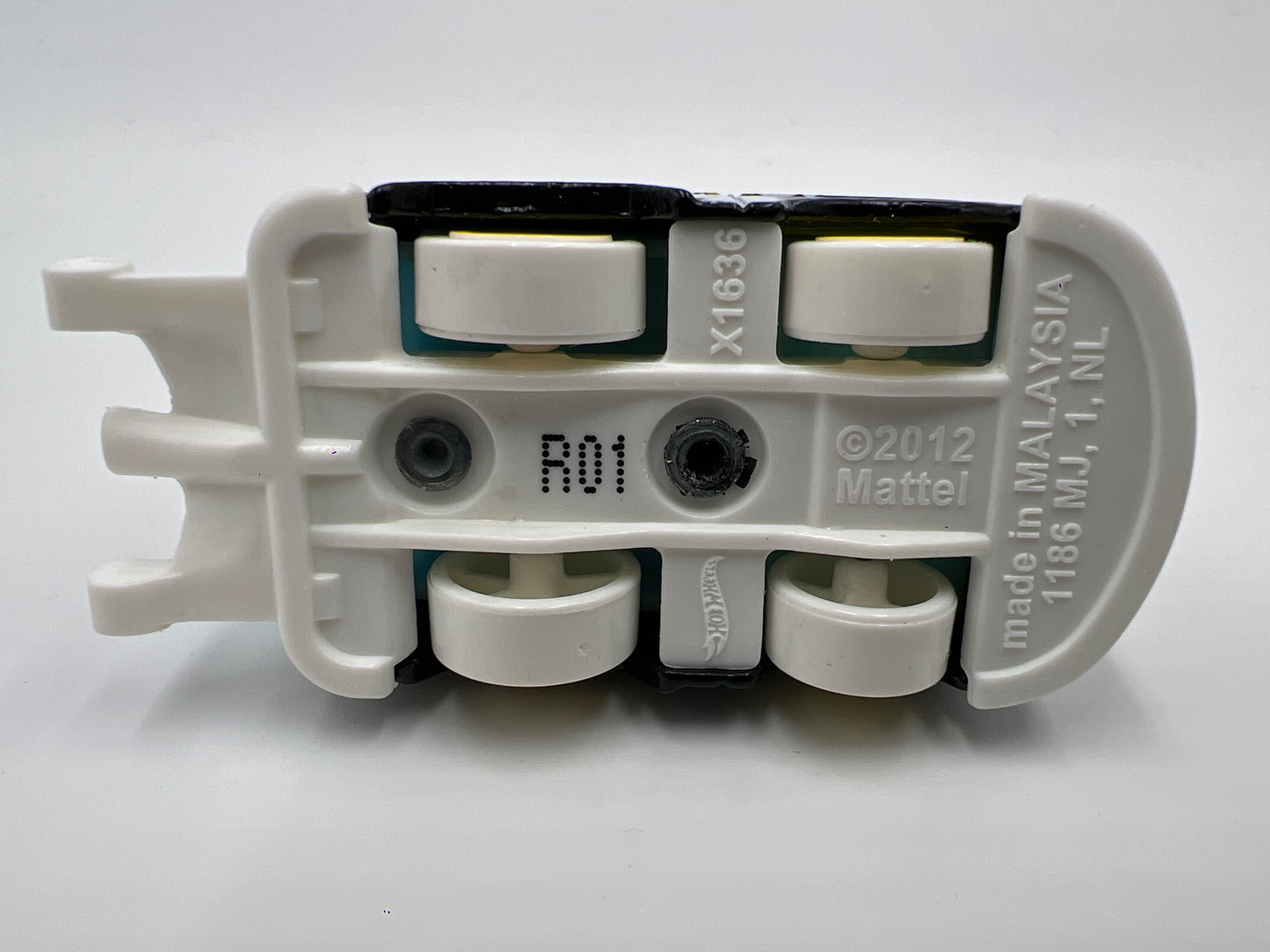 Hot Wheels 1/64 Nightmare Before Christmas Kool Kombi Black Loose