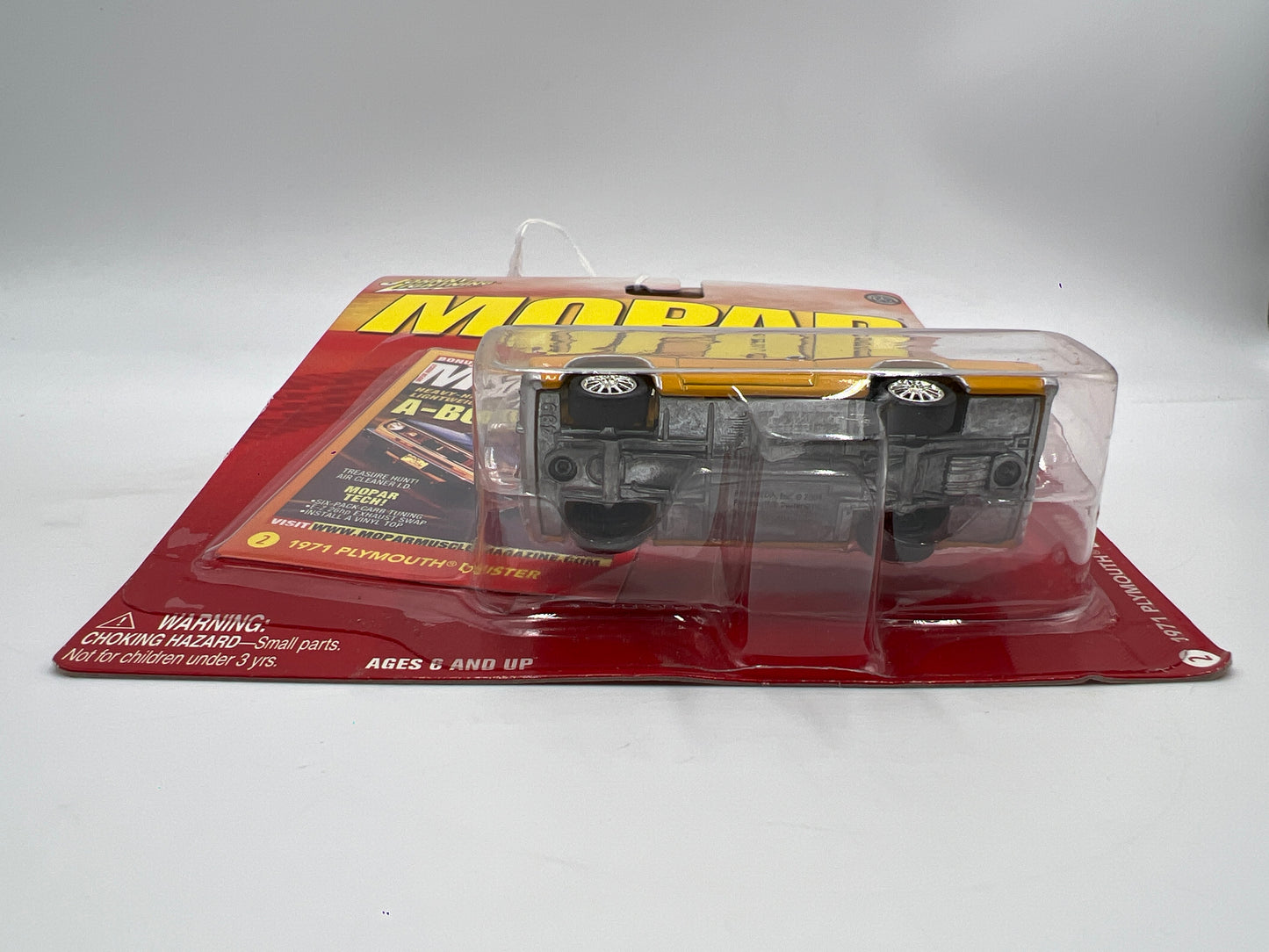 Johnny Lightning Mopar Muscle Magazine #2 1971 Plymouth Duster Yellow 220B