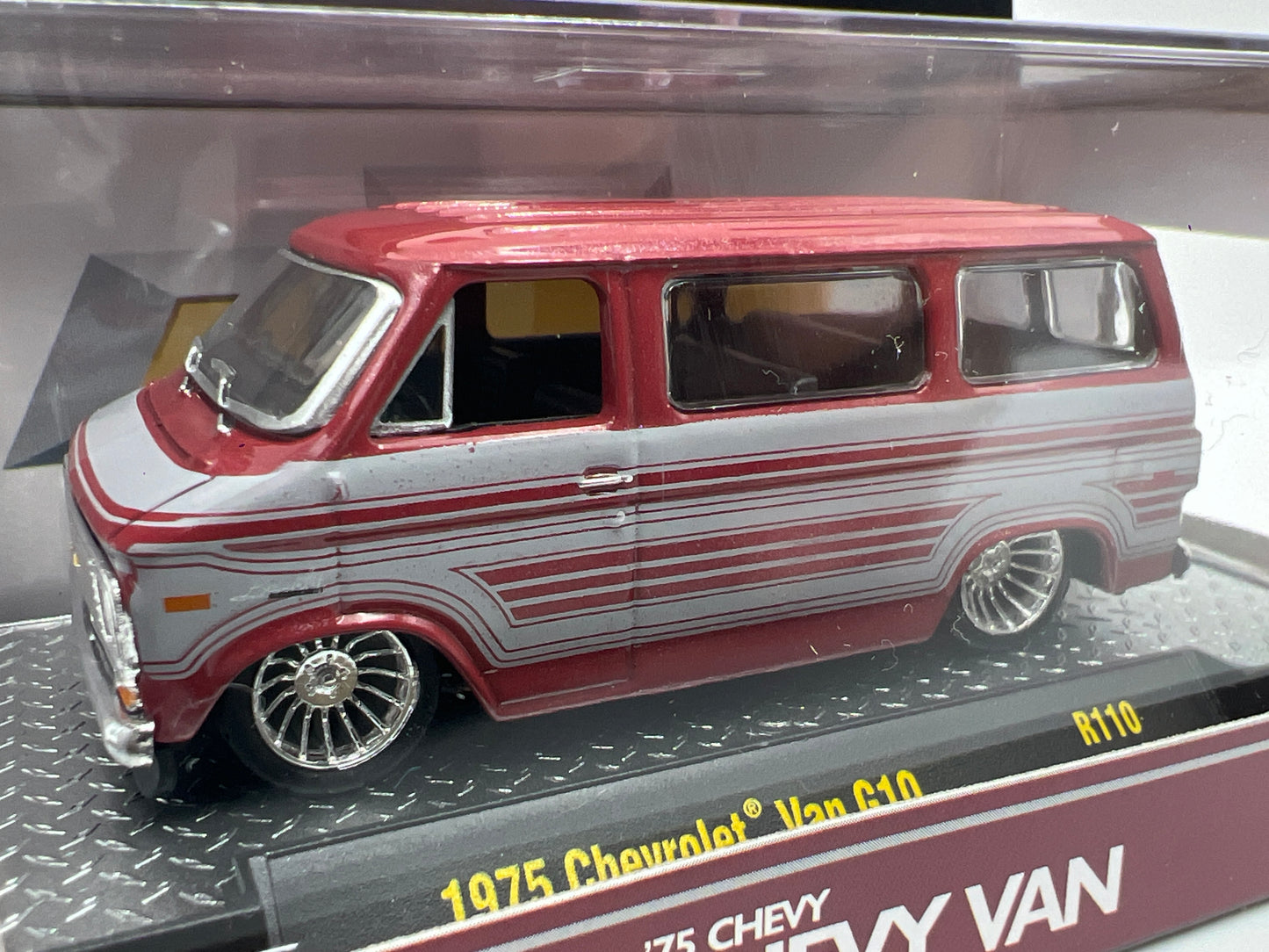 M2 Machines R110 1975 Chevrolet Van G10