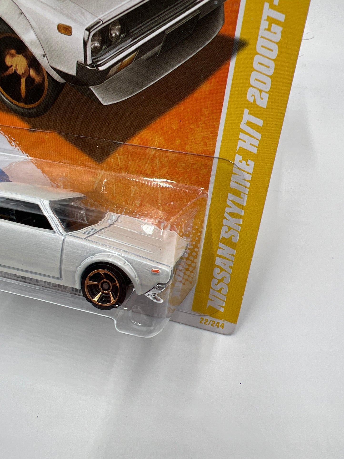 2011 Hot Wheels New Models #22 Nissan Skyline H/T 2000GT-R White