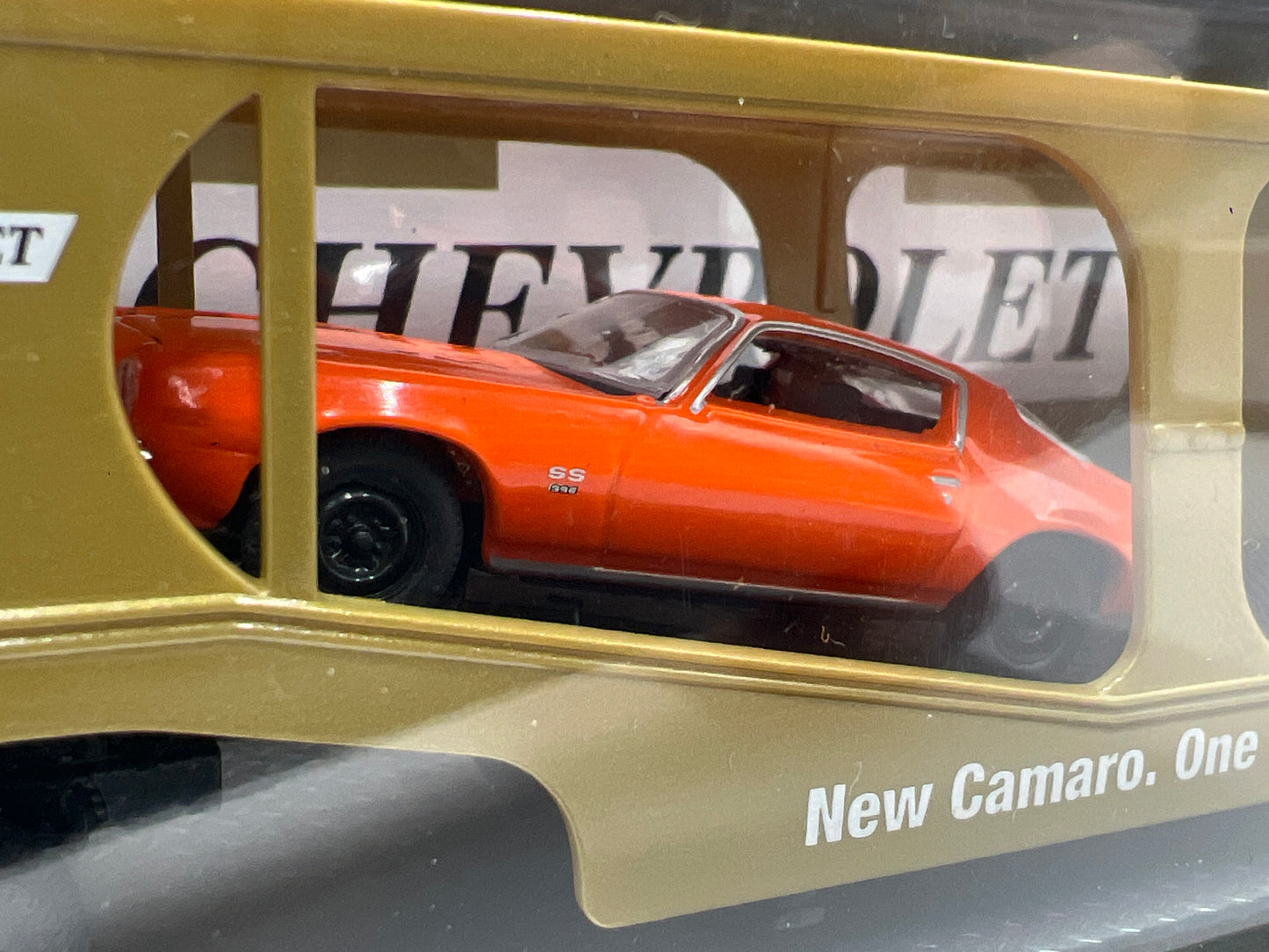 M2 Machines Auto Haulers R29 1970 Chevrolet C60 Truck & 1970 Camaro SS/RS 396