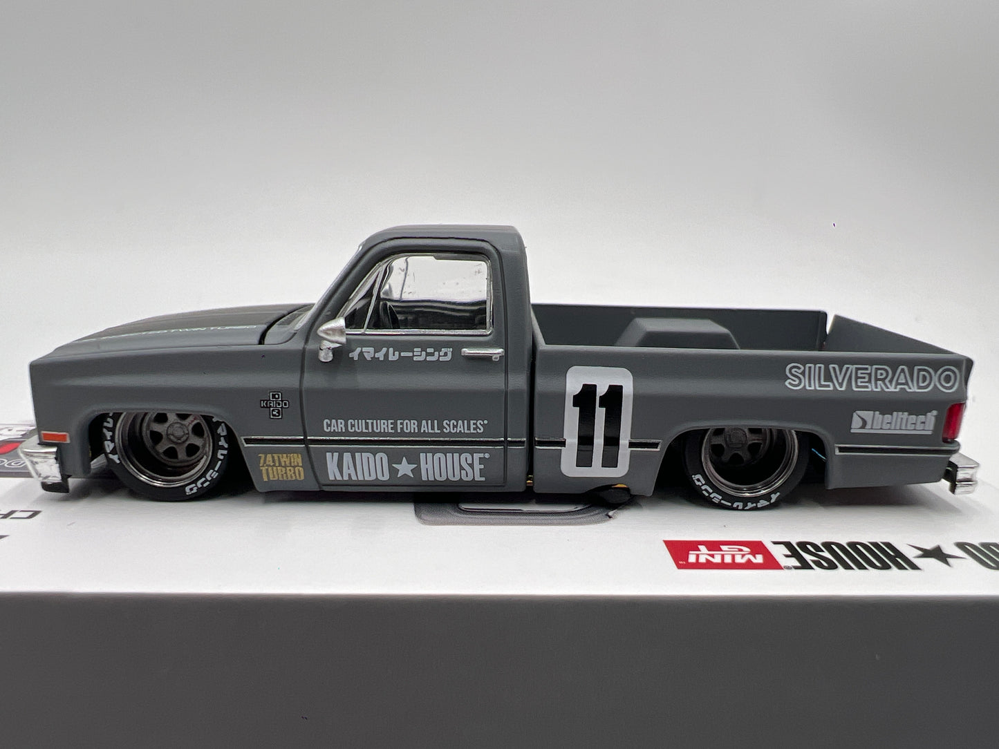 Mini GT Kaido House #160 Chevrolet Silverado Kaido V2 Gray