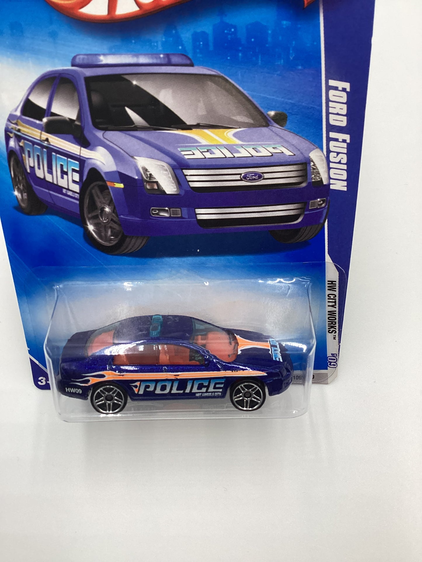 2009 Hot Wheels #109 Ford Fusion Police Blue 28G