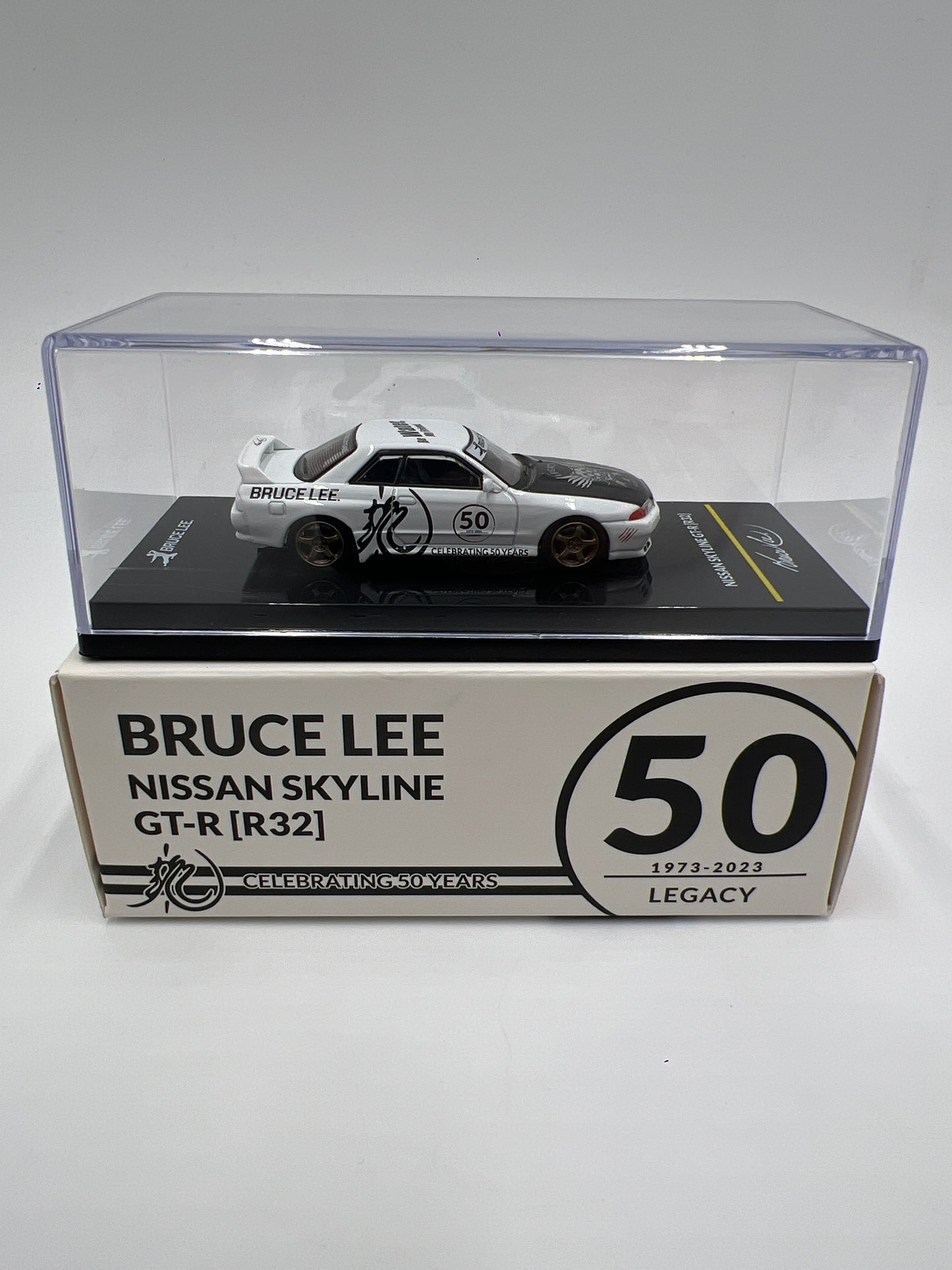Inno64 1/64 Bruce Lee 50 Years Legacy Set Nissan Skyline GT-R R32 White