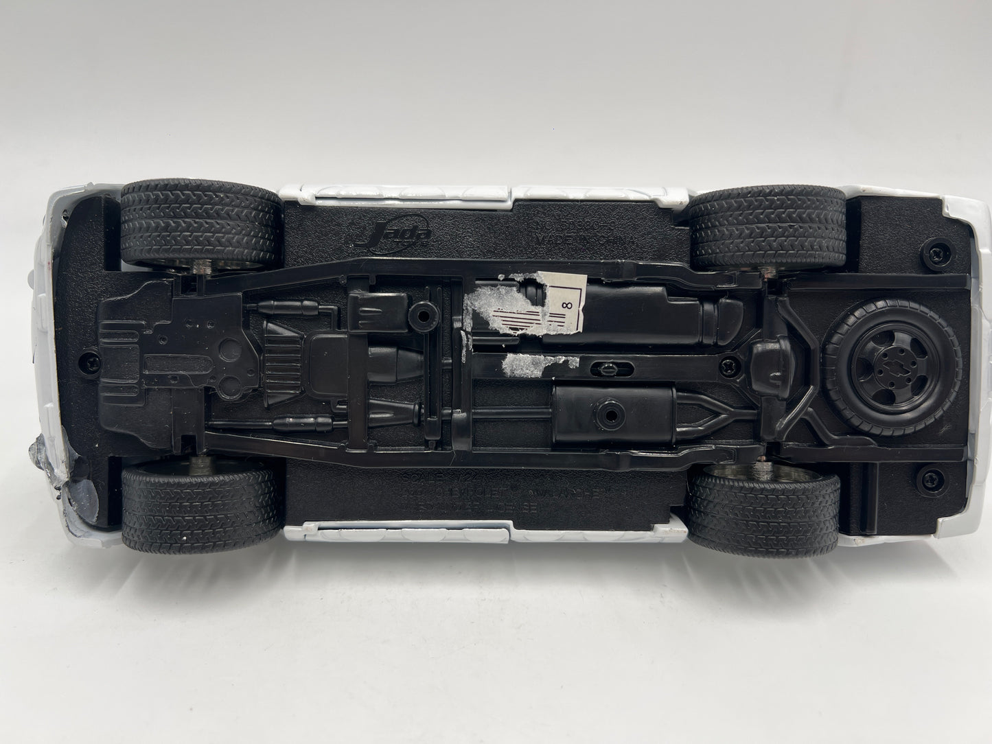 Jada 1/24 Scale Dub City 2001 Chevrolet Avalanche White Loose FOR PARTS