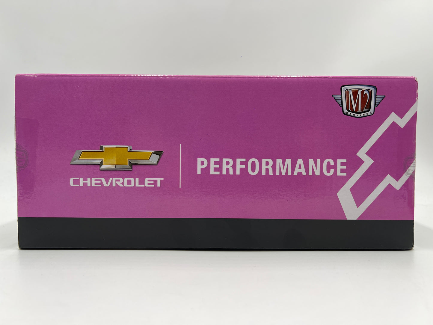 M2 Machines 1/24 Chevrolet Performance 1957 Chevrolet 150 Sedan Pink R90