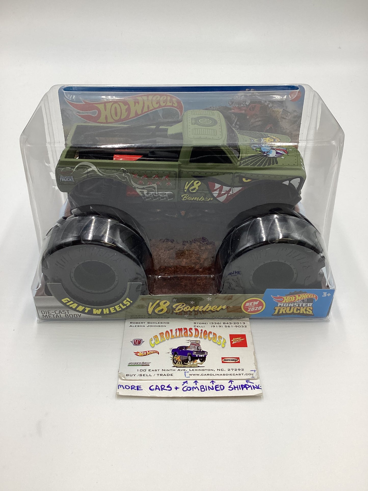 2020 Hot Wheels Monster Trucks Giant Wheels V8 Bomber