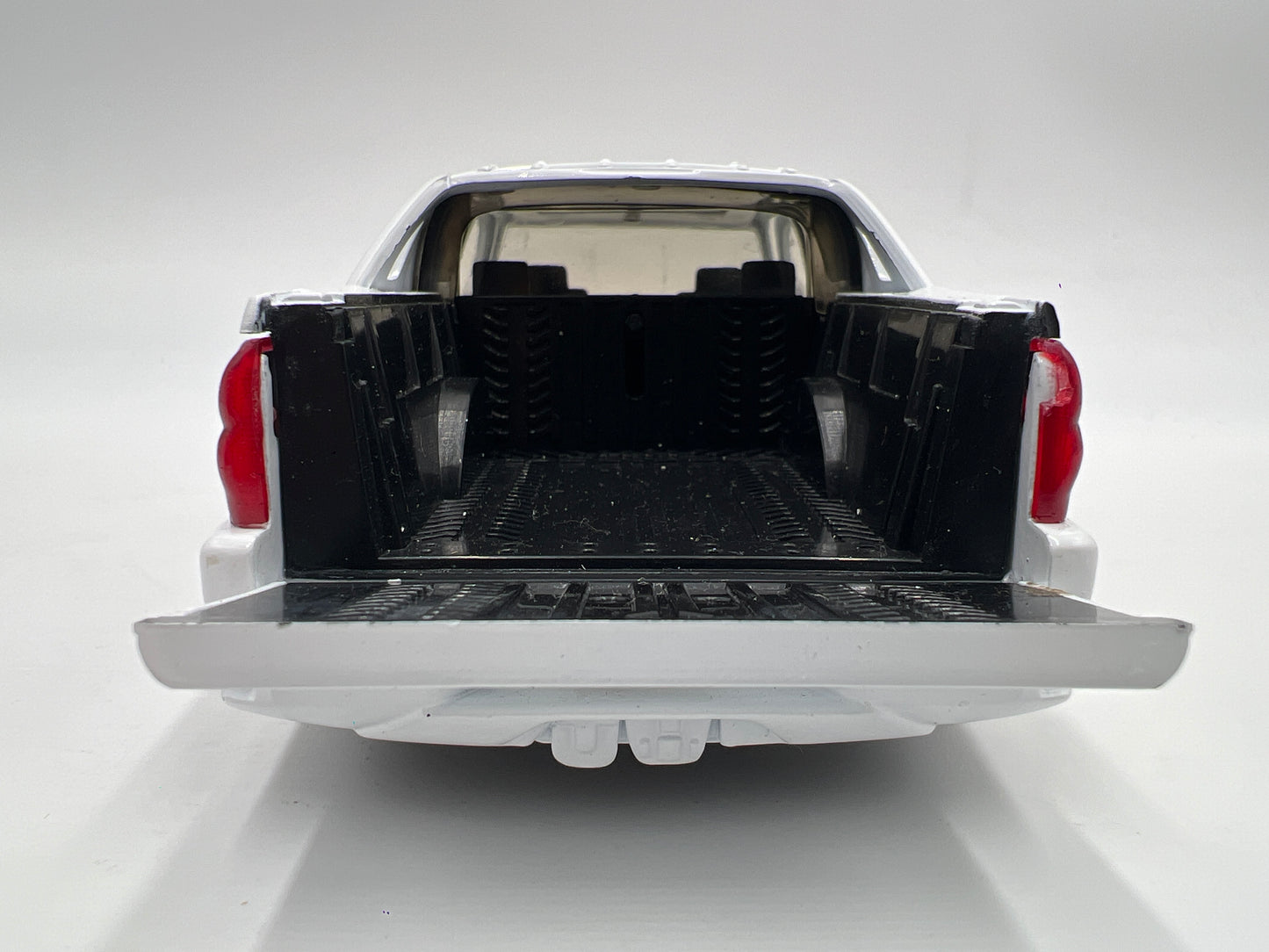 Jada 1/24 Scale Dub City 2001 Chevrolet Avalanche White Loose FOR PARTS