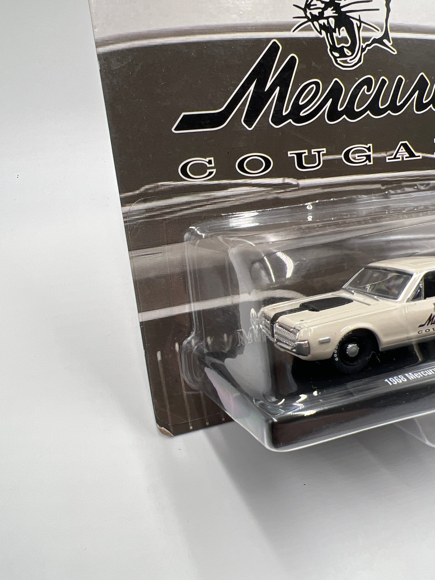 M2 Machines Auto-Drivers 1968 Mercury Cougar R-Code White R86 188M