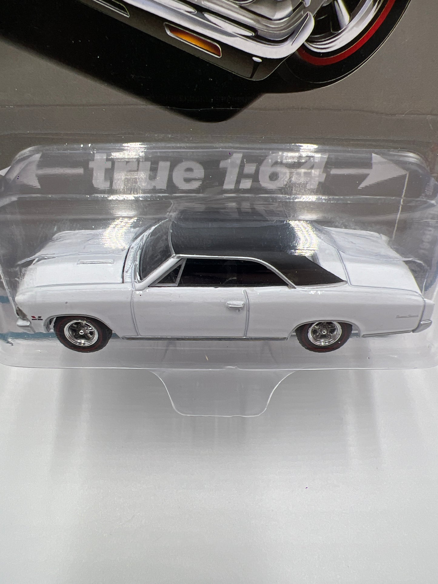 Auto World Vintage Muscle Release 2 Version B 1966 Chevy Chevelle SS 396 Ermine White 183G