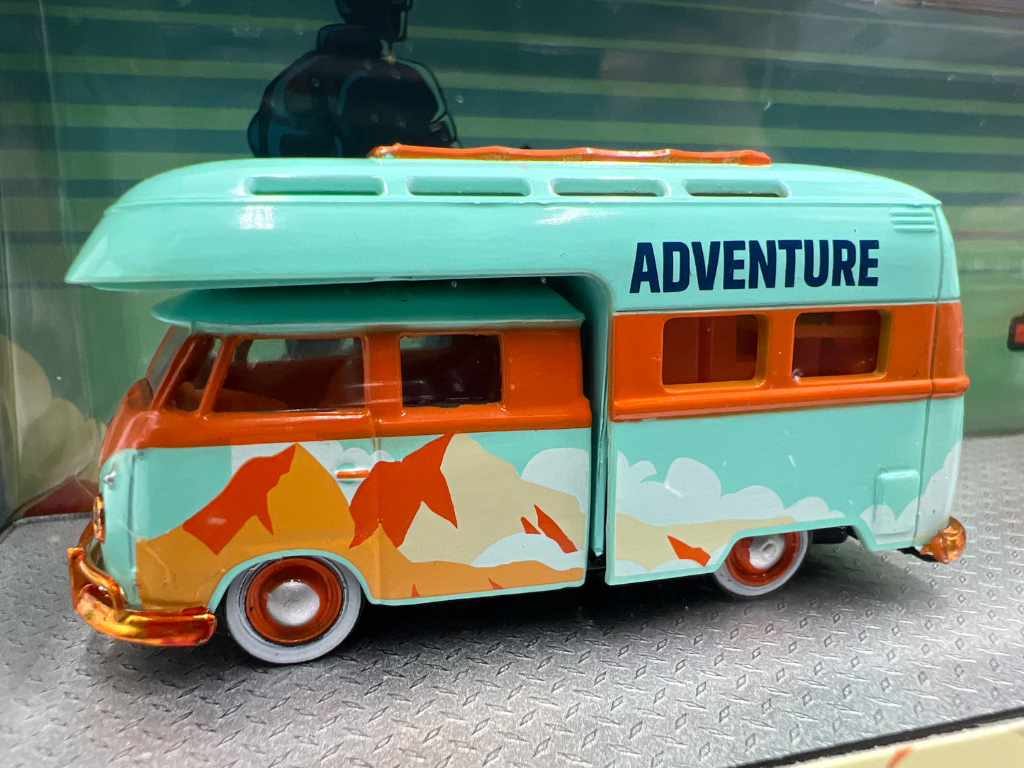 2025 M2 Machines Auto Haulers CHASE 1959 VW Double Cab Truck USA Model & 1960 VW Delivery Van & Trailer R85