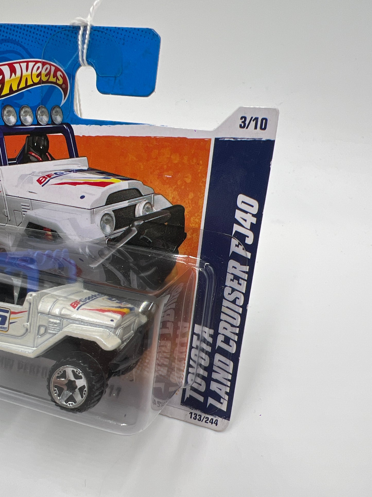 2011 Hot Wheels Short Card Performance #133 Toyota Land Cruiser FJ40 White