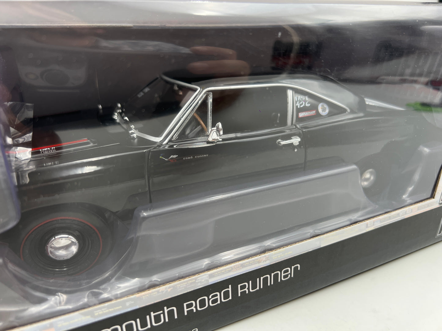 Auto World 1:18 Scale Hemmings Muscle Machines 1969 Plymouth Road Runner 426 Black VHTF