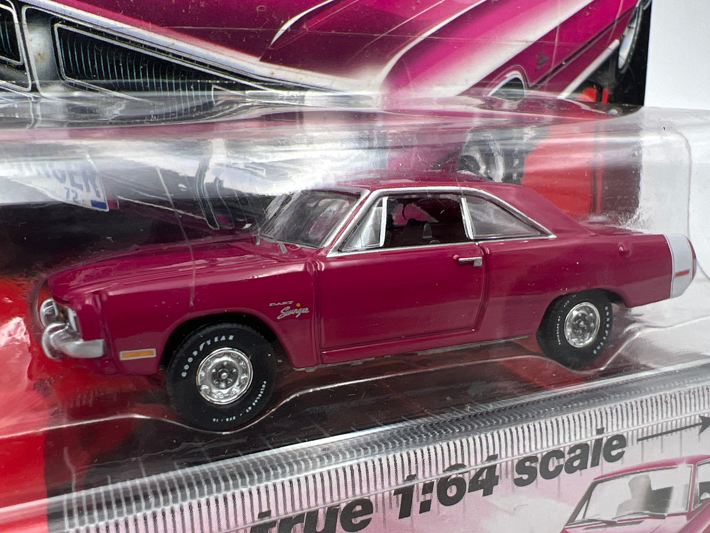 Auto World Vintage Muscle #1 1971 Dodge Dart Swinger Pink