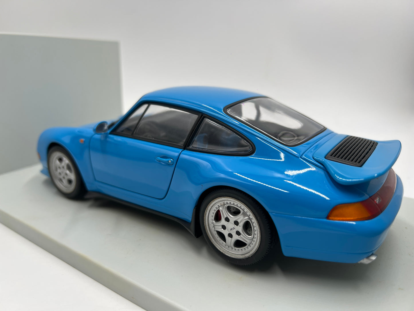 UT Models 1/18 Scale Rare Color Porsche 911 Carrera RS 993 Riviera Blue W/Box VHTF Box Not Perfect