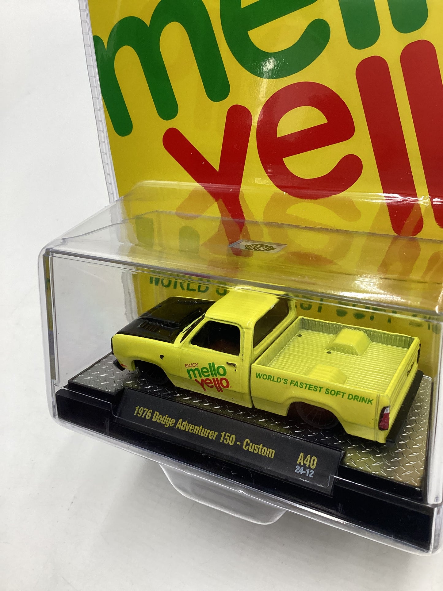 M2 Machines Mello Yellow 1976 Dodge Adventurer 150 Custom A40 197A