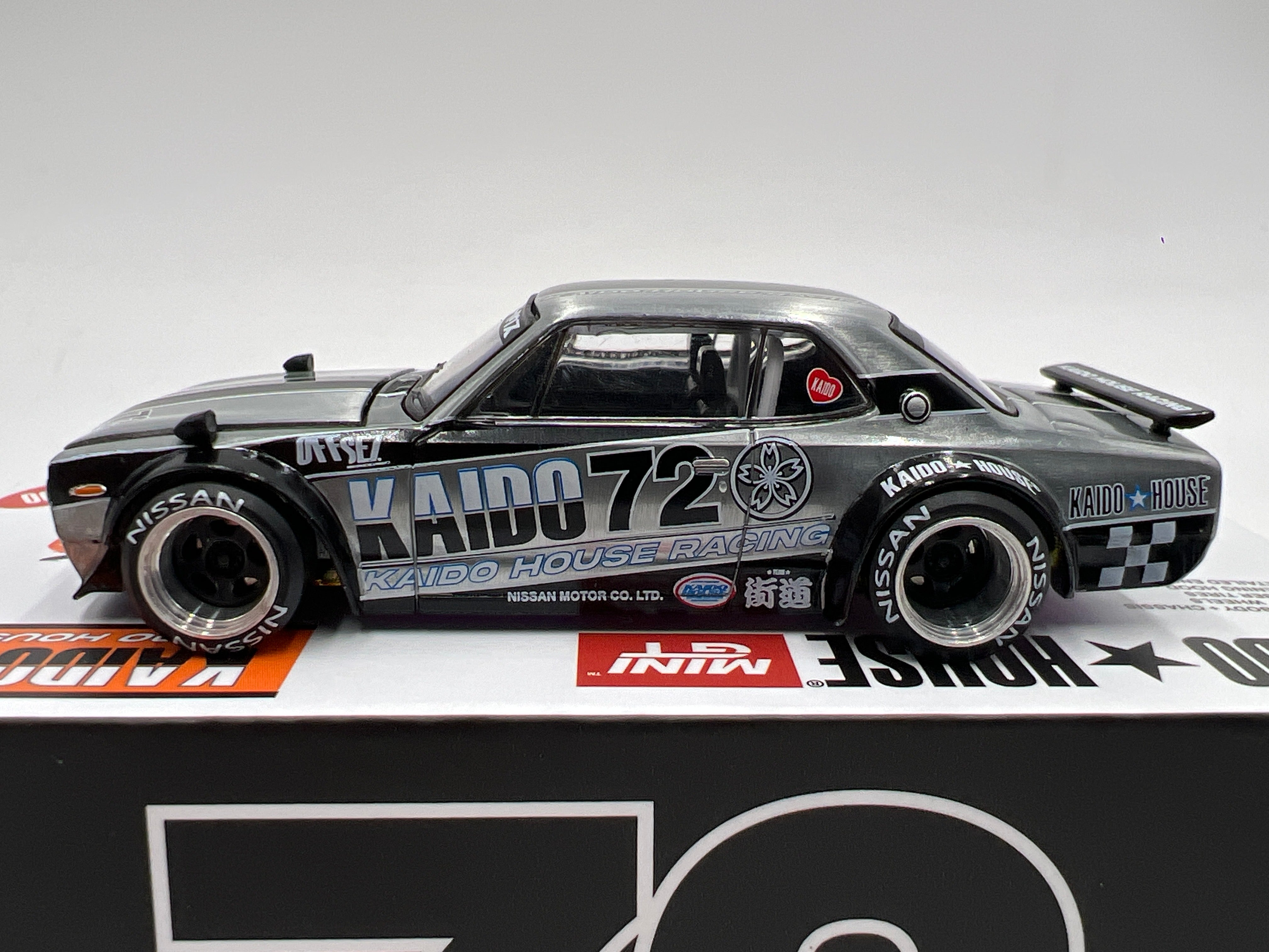 Mini GT Kaido House #195 CHASE Nissan Skyline 2000GT-R KPGC 10