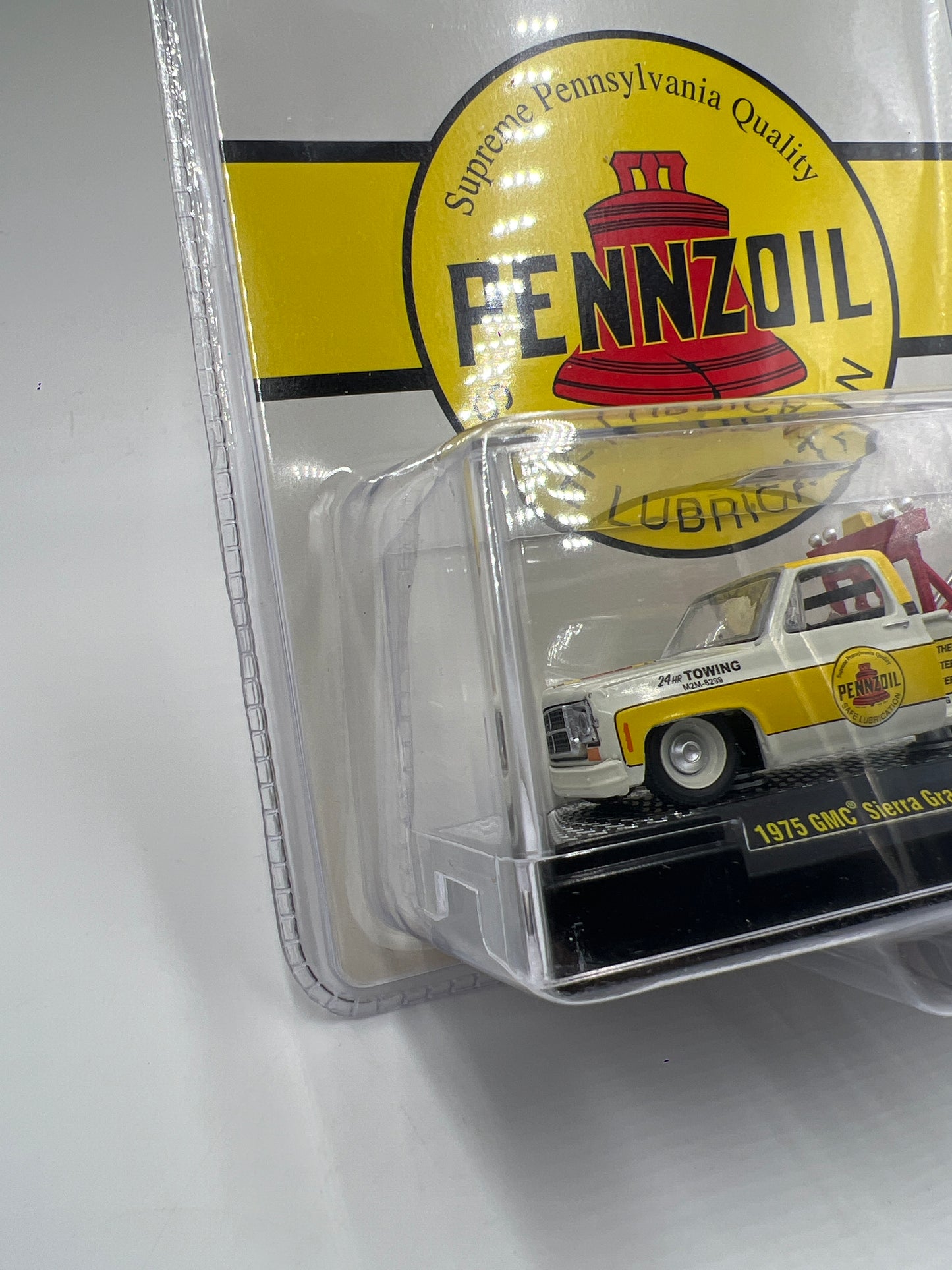 2025 M2 Machines Hobby Exclusive Pennzoil 1975 GMC Sierra Grande 15 Tow Truck HS57 198A