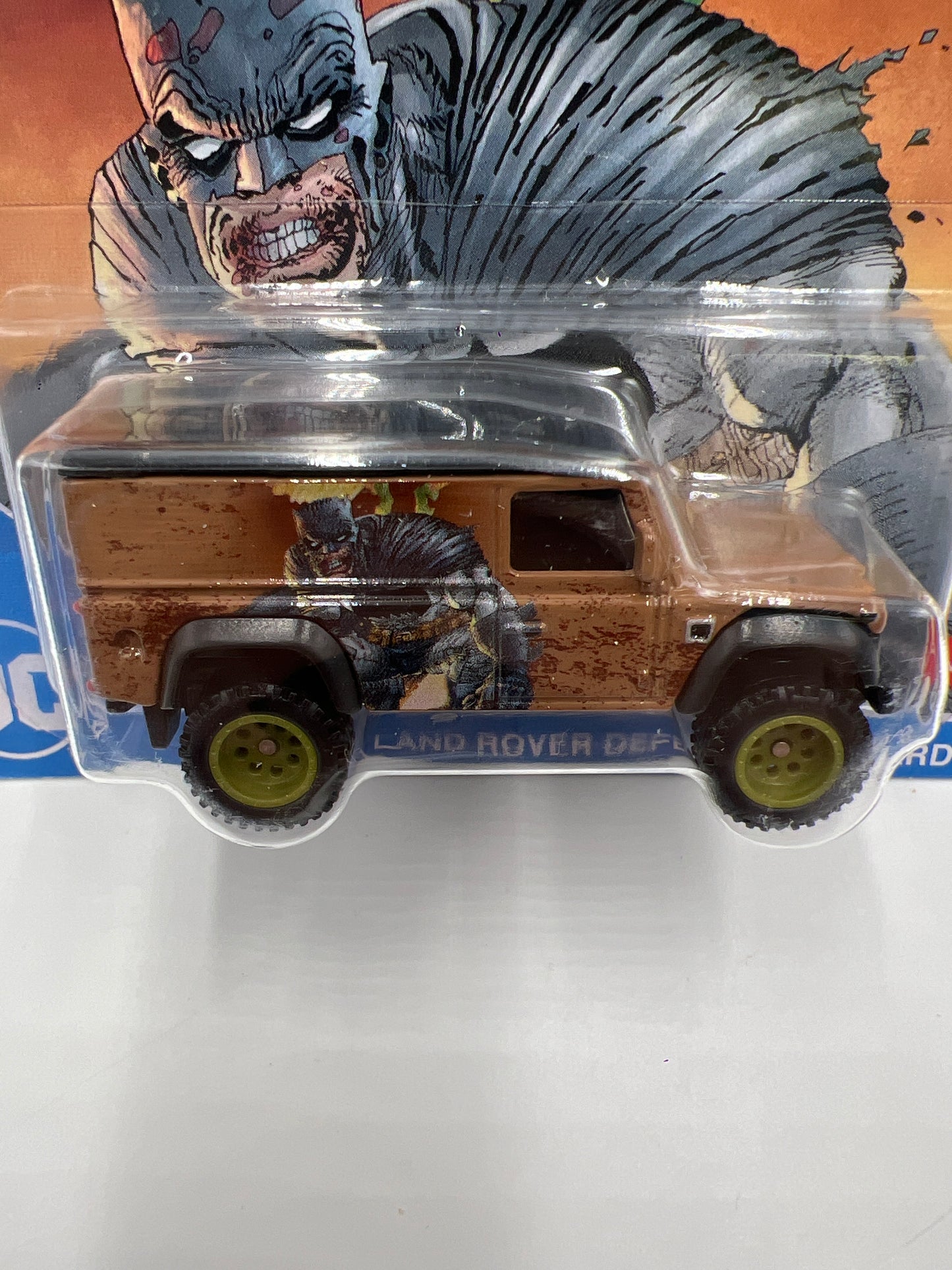 2022 Hot Wheels DC #3 Land Rover Defender 100 Hard Top Batman Brown 252i