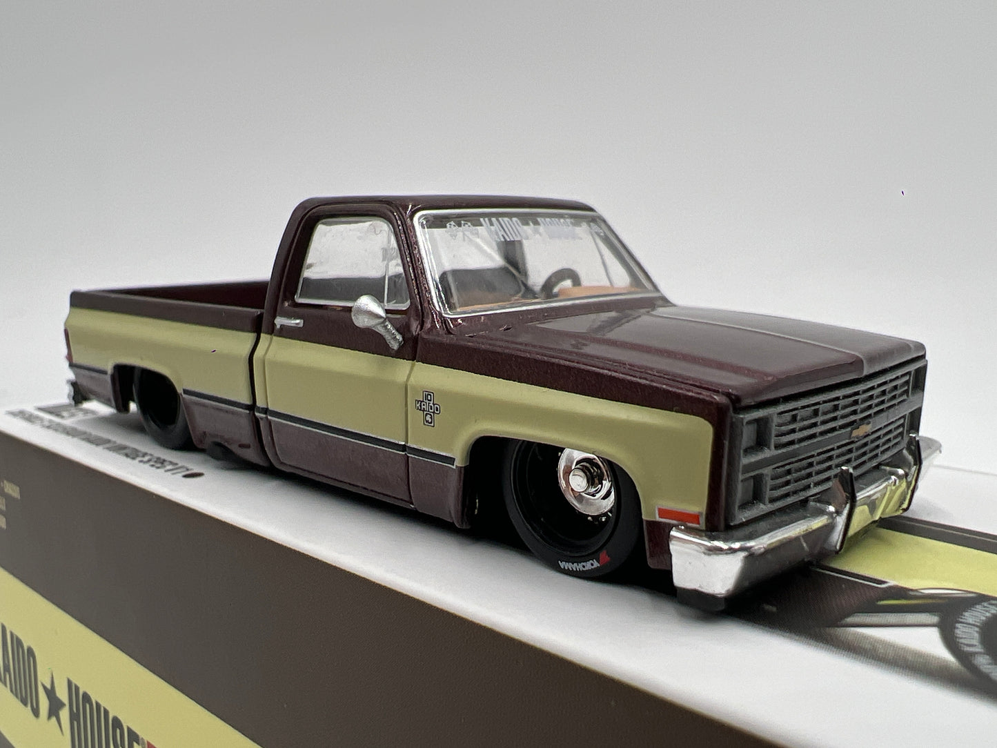 Mini GT x Kaido House #145 Chevrolet Silverado Kaido Vintage Spec V1