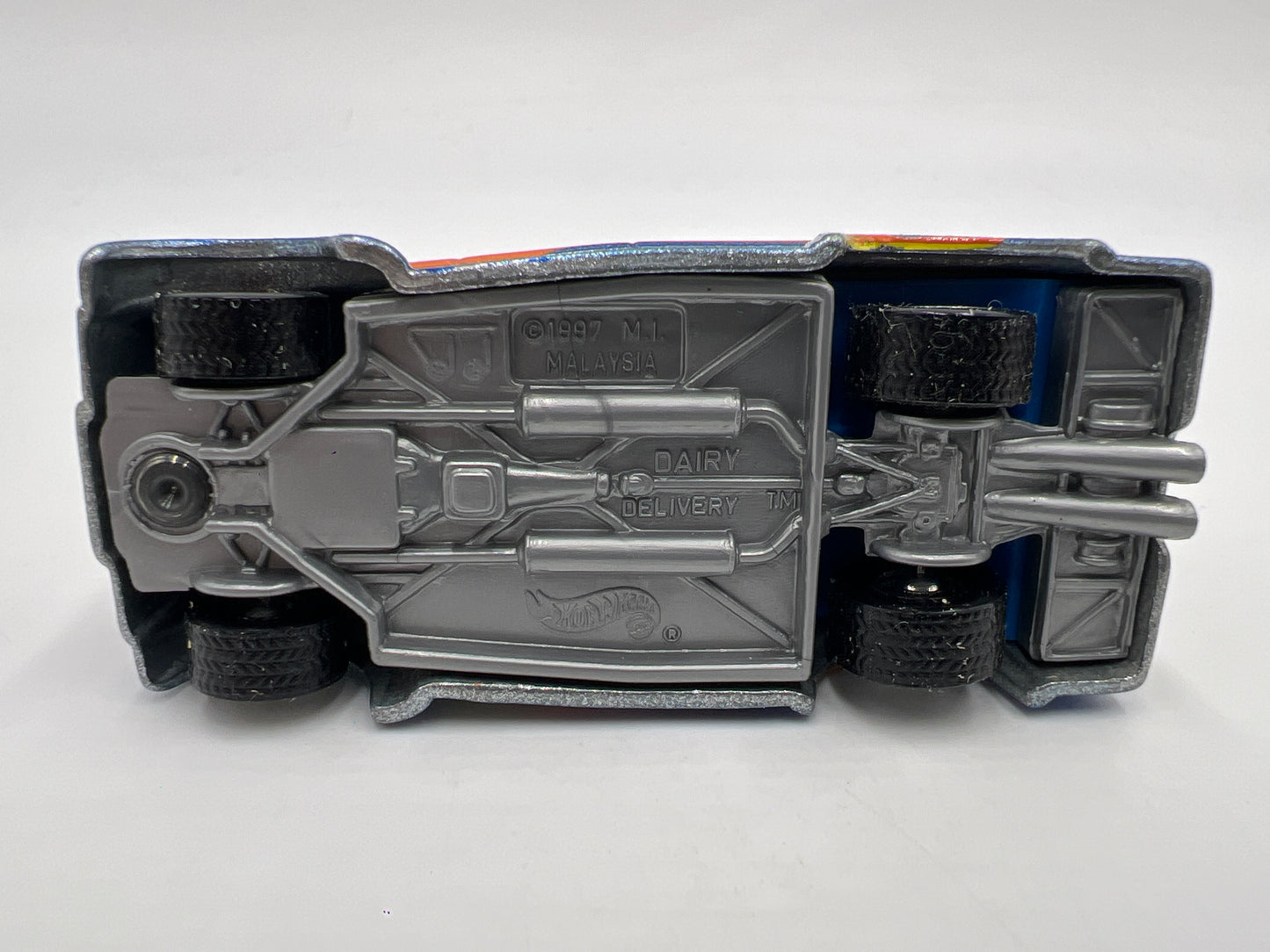 Hot Wheels Trailer Edition Dairy Delivery W/Real Riders Loose