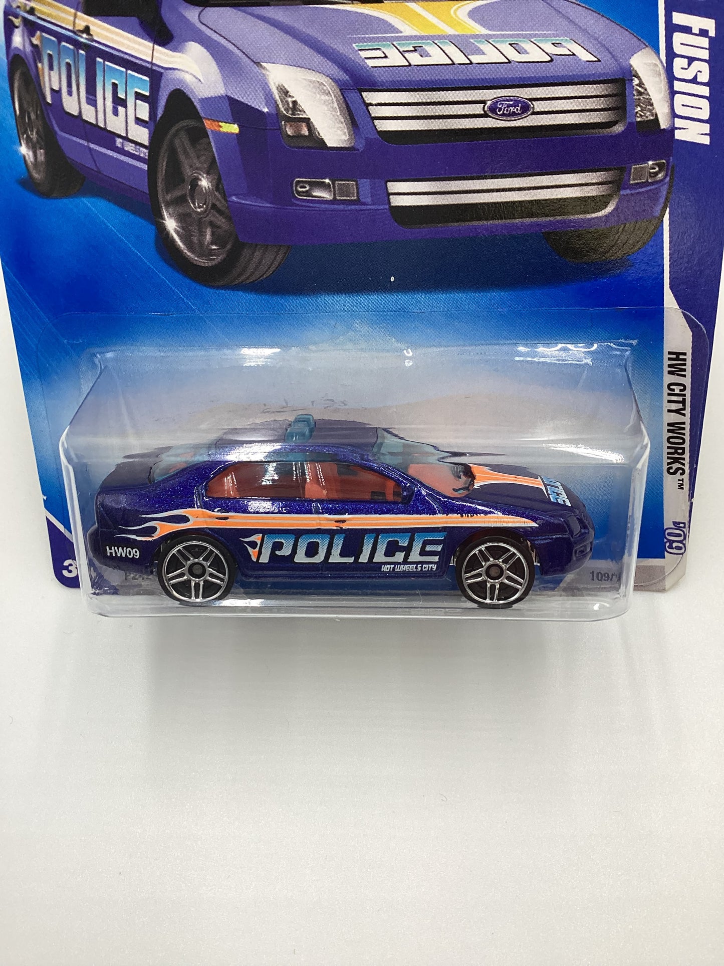 2009 Hot Wheels #109 Ford Fusion Police Blue 28G