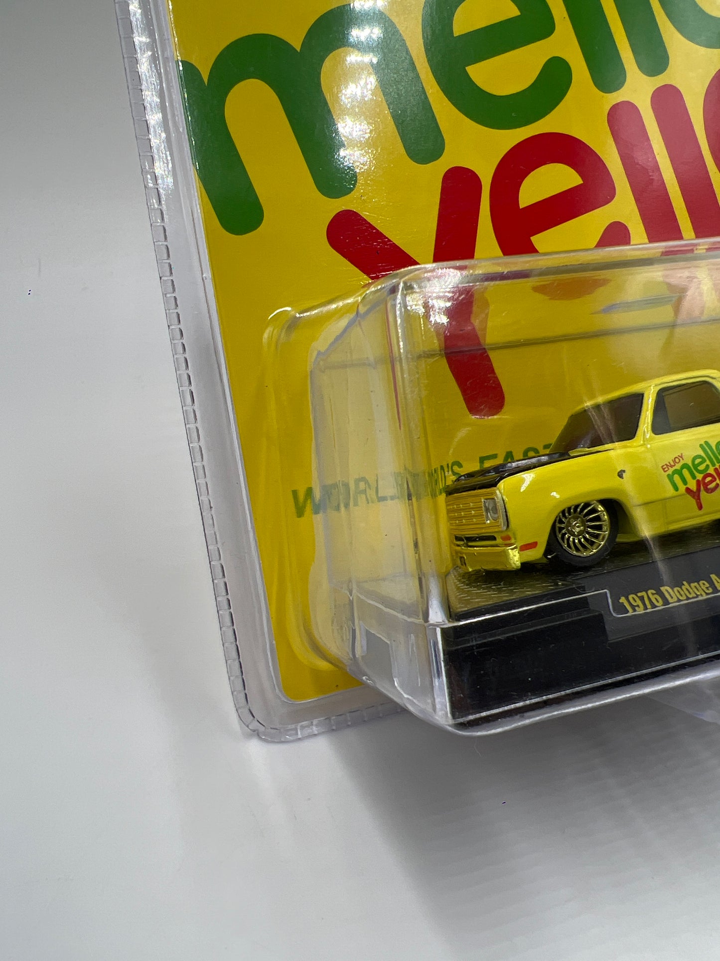 M2 Machines Hobby Exclusive Coca Cola Mello Yello CHASE 1976 Dodge Adventurer 150 Custom Yellow A40