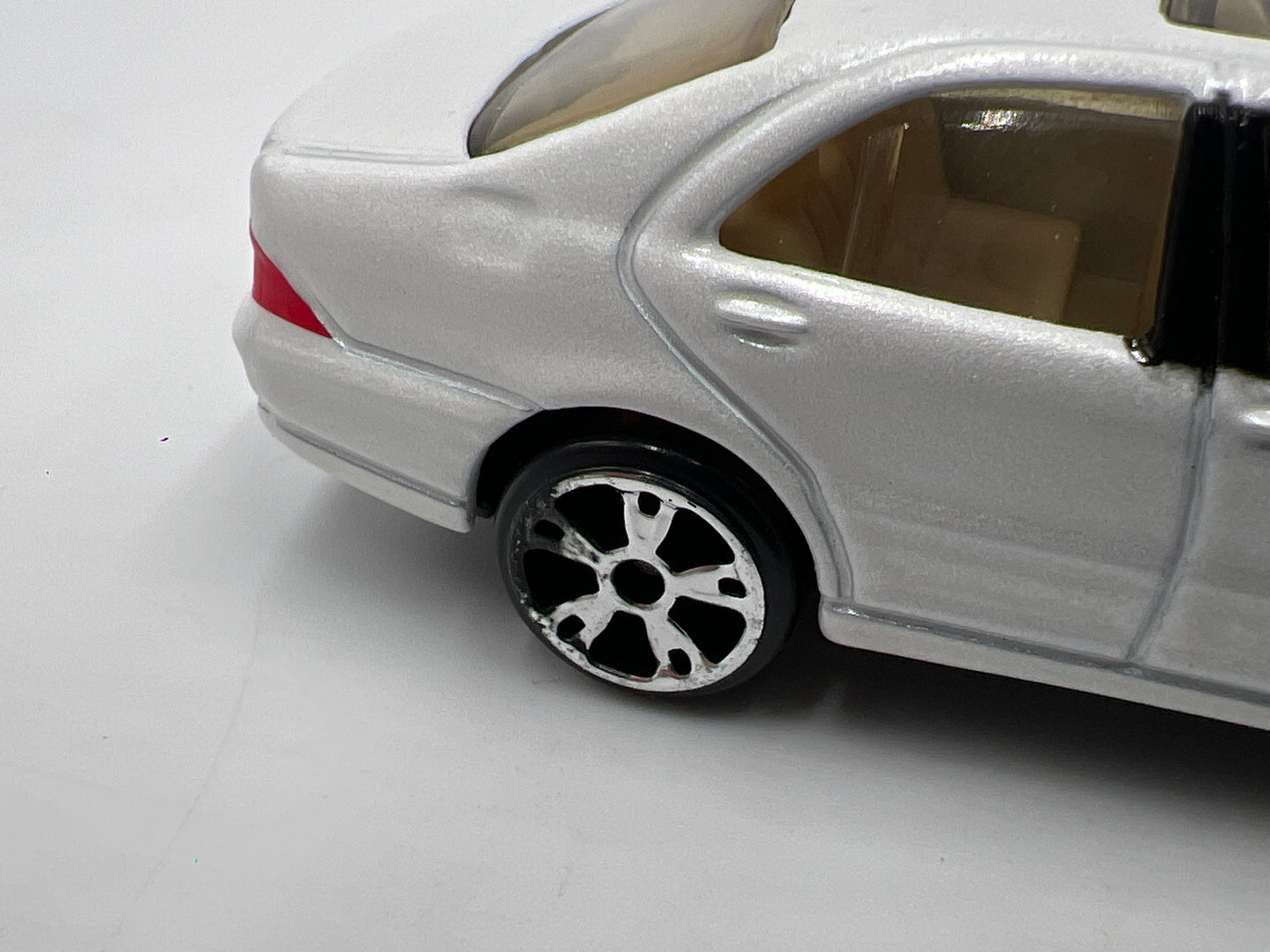 Matchbox 1/64 Superfast #60 Mercedes-Benz S 500 White Loose