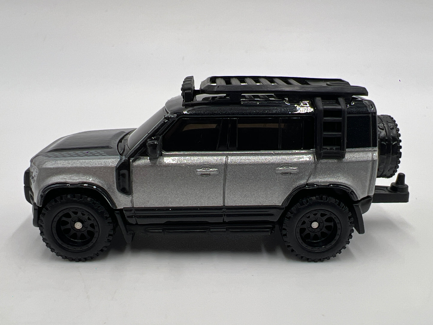 Hot Wheels 1/64 Premium 2023 Land Rover Defender 110 Silver/Black Loose