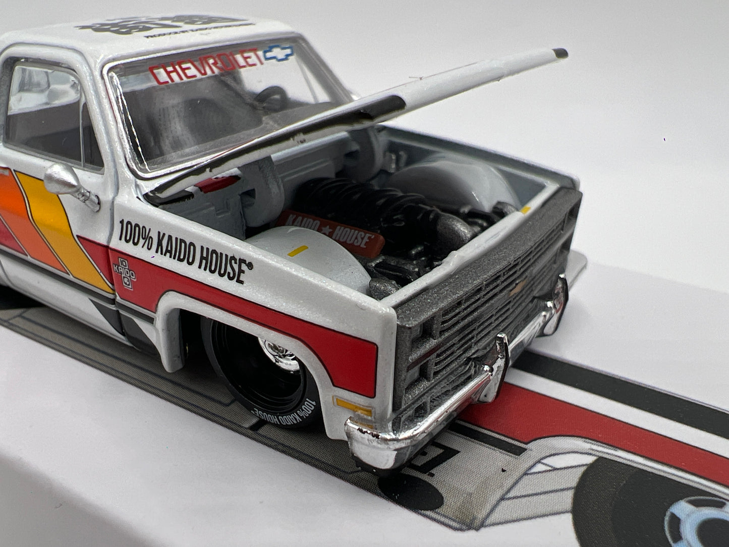 Mini GT x Kaido House #82 Chevrolet Silverado Kaido Works V1 White