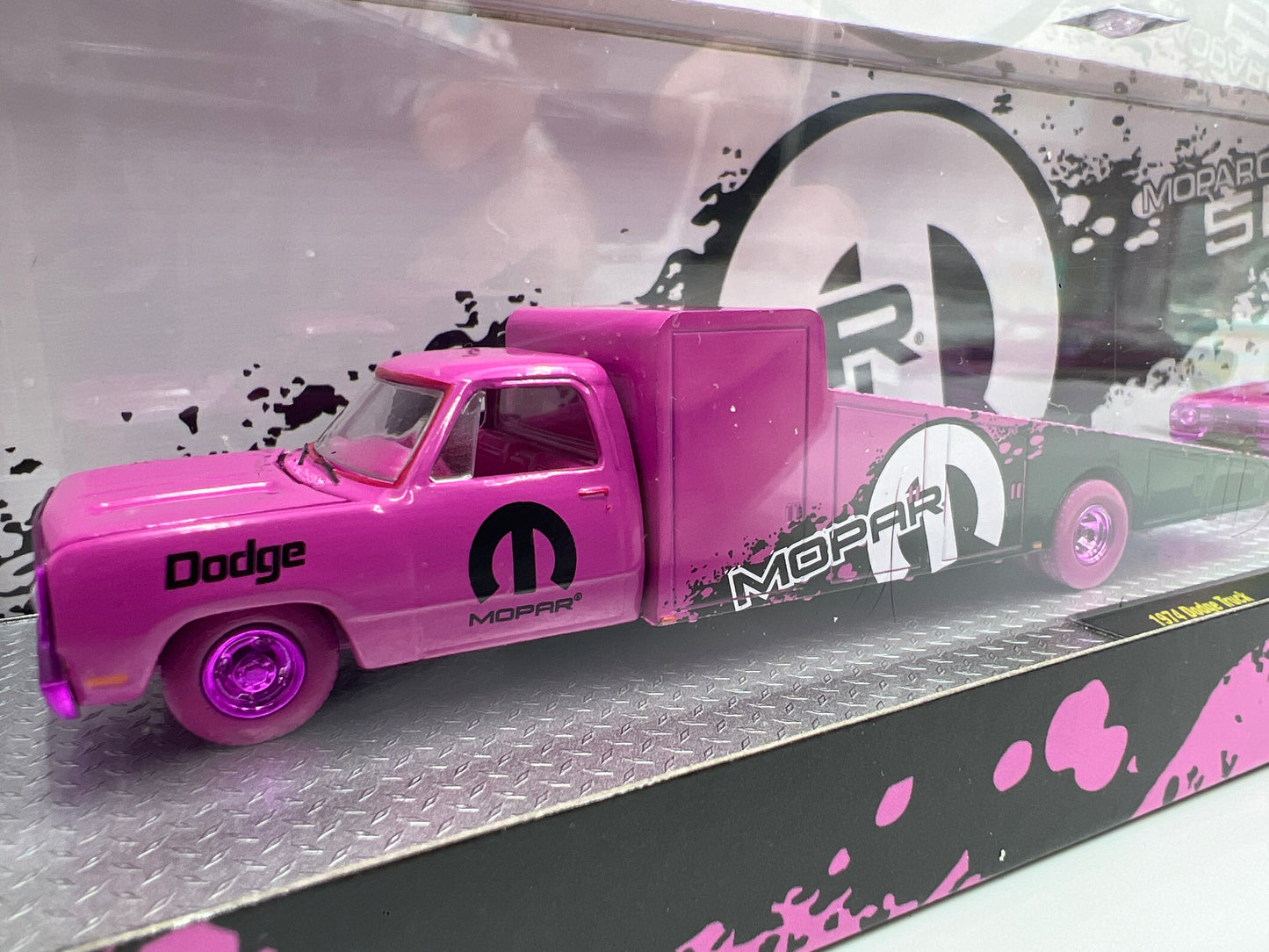 M2 Machines Haulers R95 CHASE 1974 Dodge Truck & 1969 Dodge Dart Swinger