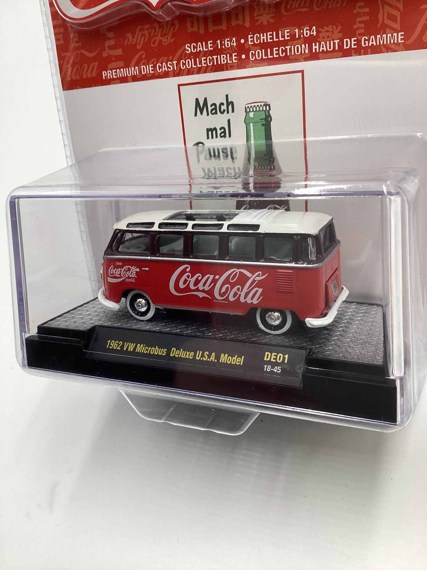 M2 Machines DE01 Coca Cola 1962 VW Microbus Deluxe USA Model 200A