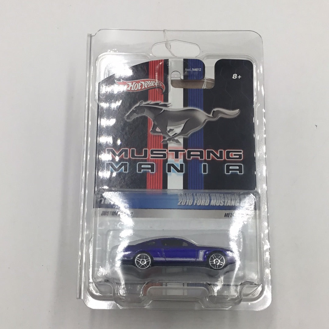 hot wheels Mustang Mania 1 of 12 2010 Ford Mustang GT W/Protector
