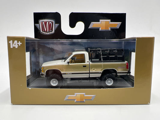2025 M2 Machines 1993 Chevrolet Silverado 1500 4x4 White/Gold R90