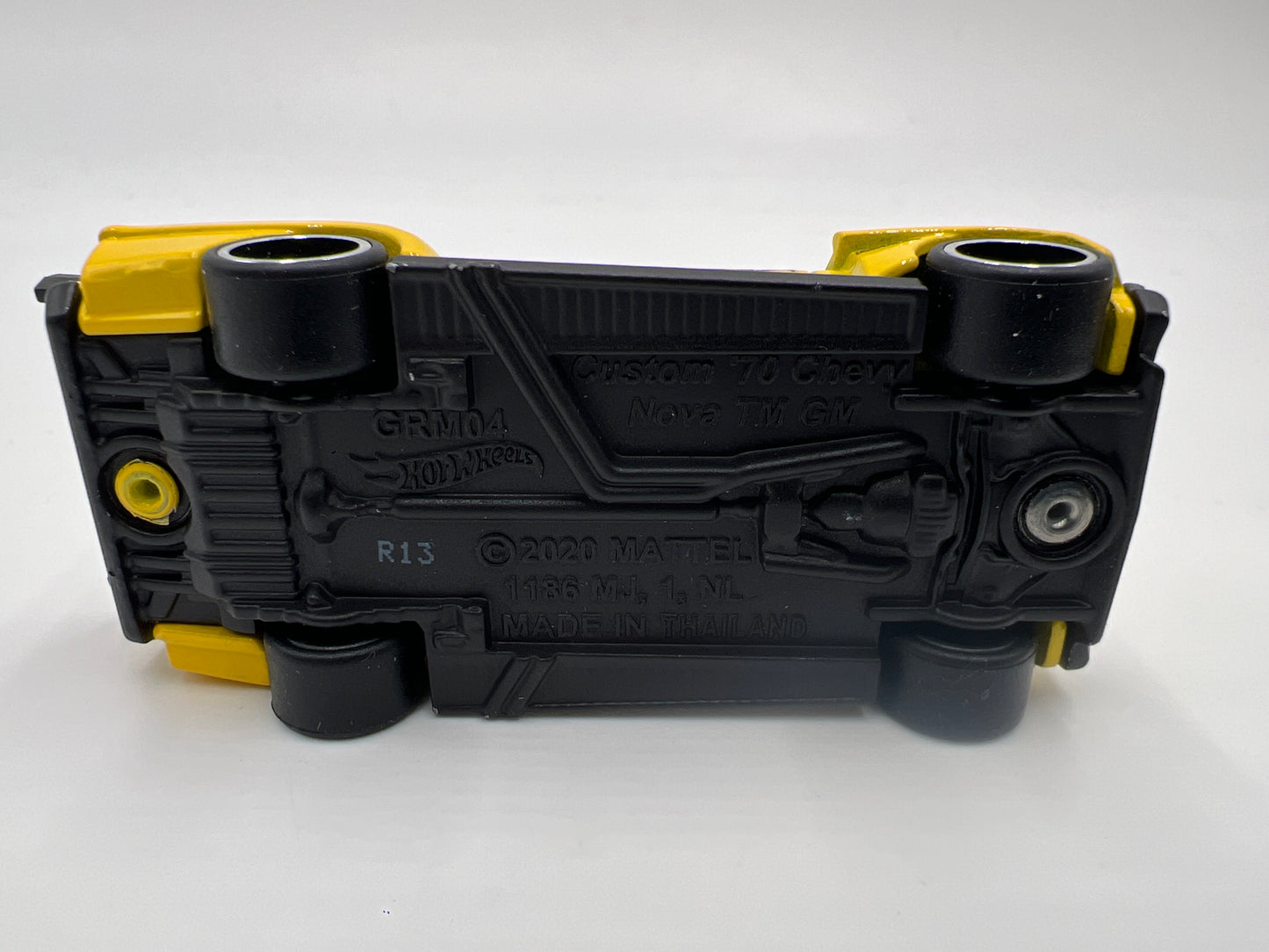 Hot Wheels 1/64 Premium Team Transport Legends Tour Custom 70 Chevy Nova & Horizon Hauler Yellow Loose