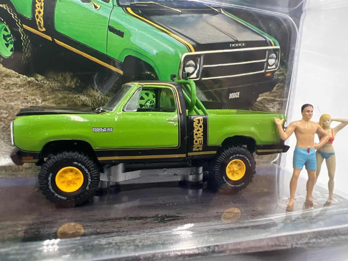 2025 M2 Machines Diorama 1979 Dodge 150 Macho Power Wagon Green R15 197C