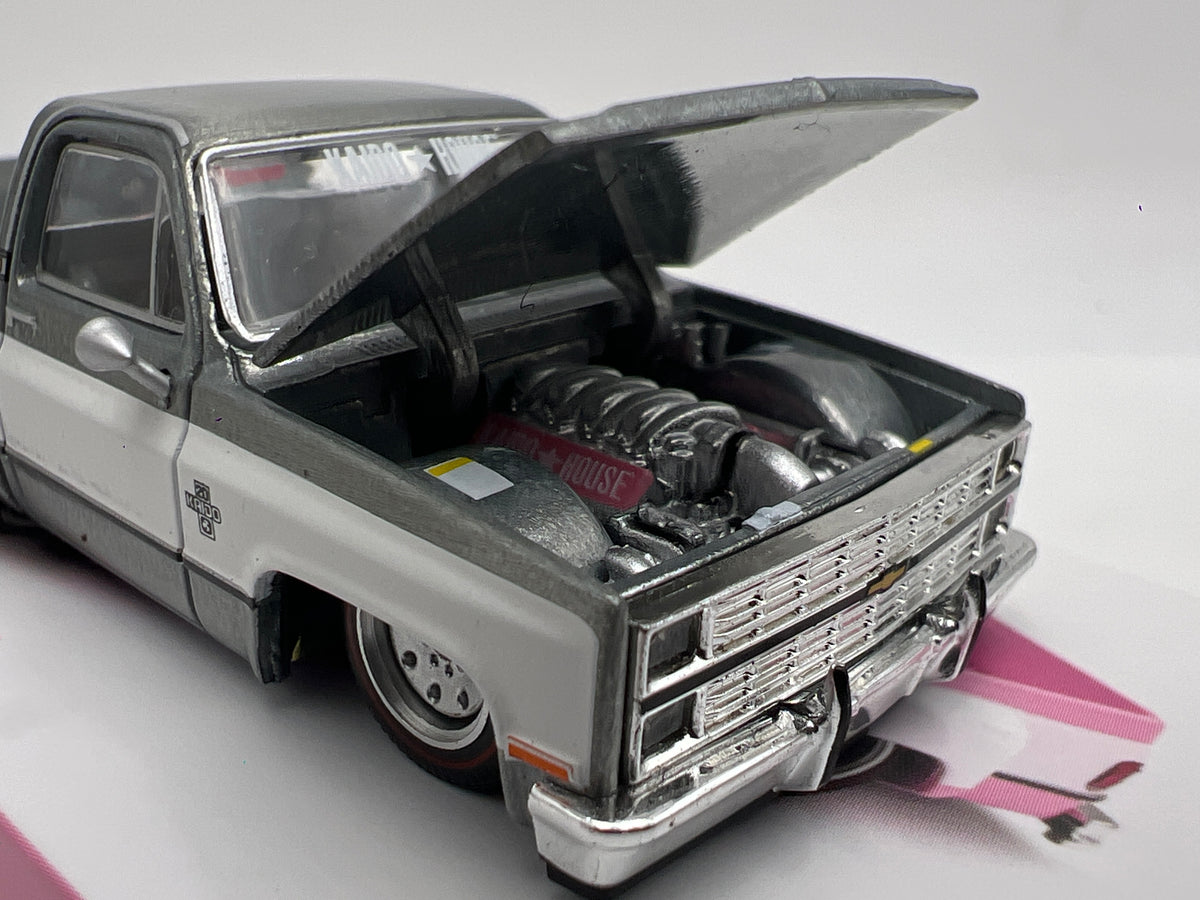 Mini GT x Kaido House #243 CHASE Chevrolet Silverado Dually Vintage Spec V2