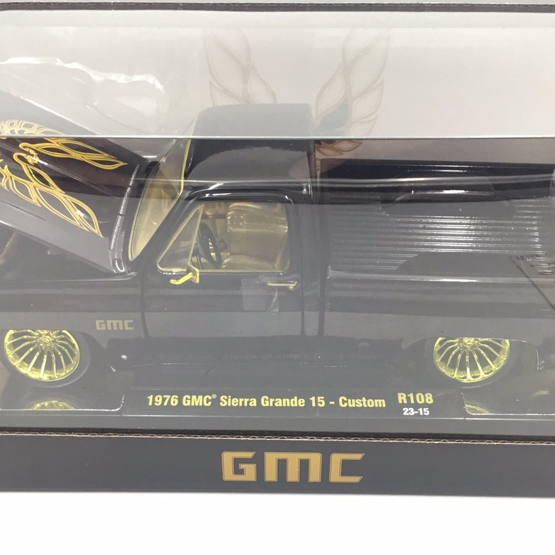 M2 Machines 1/24 1976 GMC Sierra Grand 15 Custom R108 Chase