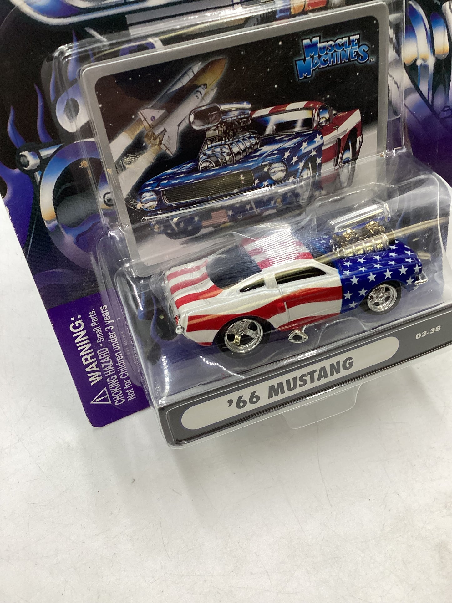 Muscle Machines 03-38 66 Mustang American Flag 222B