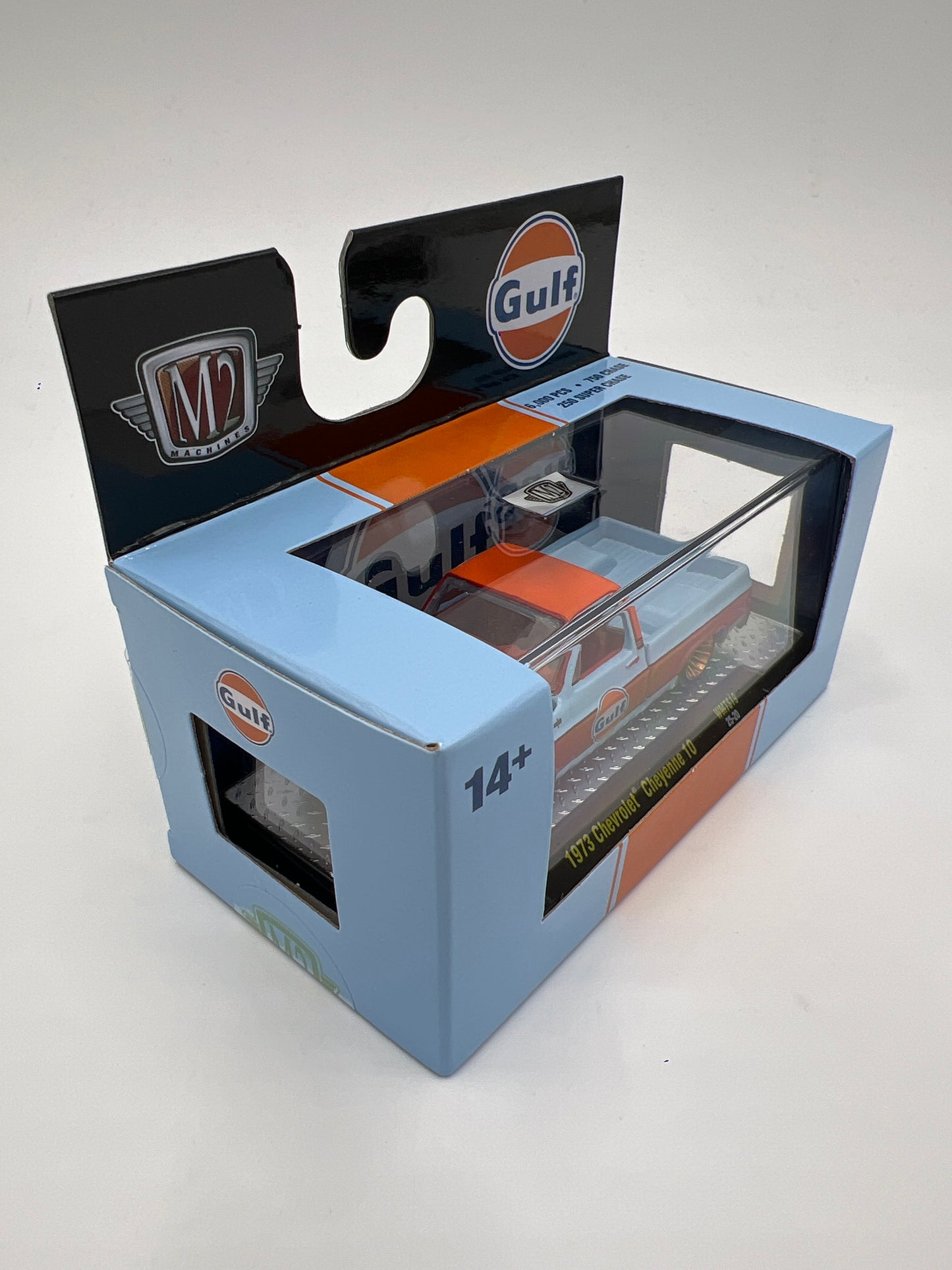 M2 Machines Walmart Exclusive Gulf Set CHASE 1973 Chevrolet Cheyenne 10 Gulf Blue W/Protector WMTS19