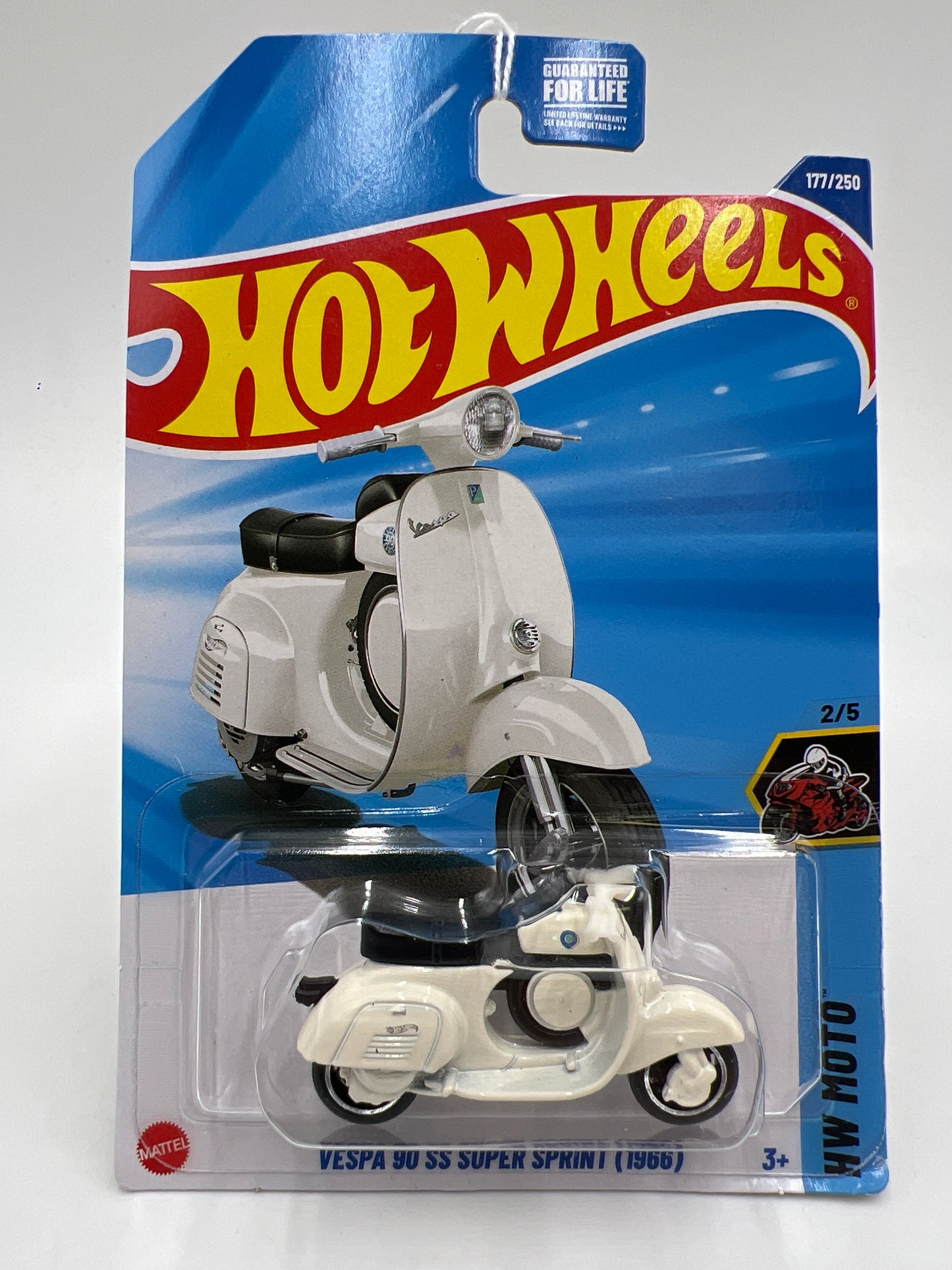 2025 Hot Wheels J Case HW Moto #177 Vespa 90 SS Super Sprint 1966 White Truck 114C
