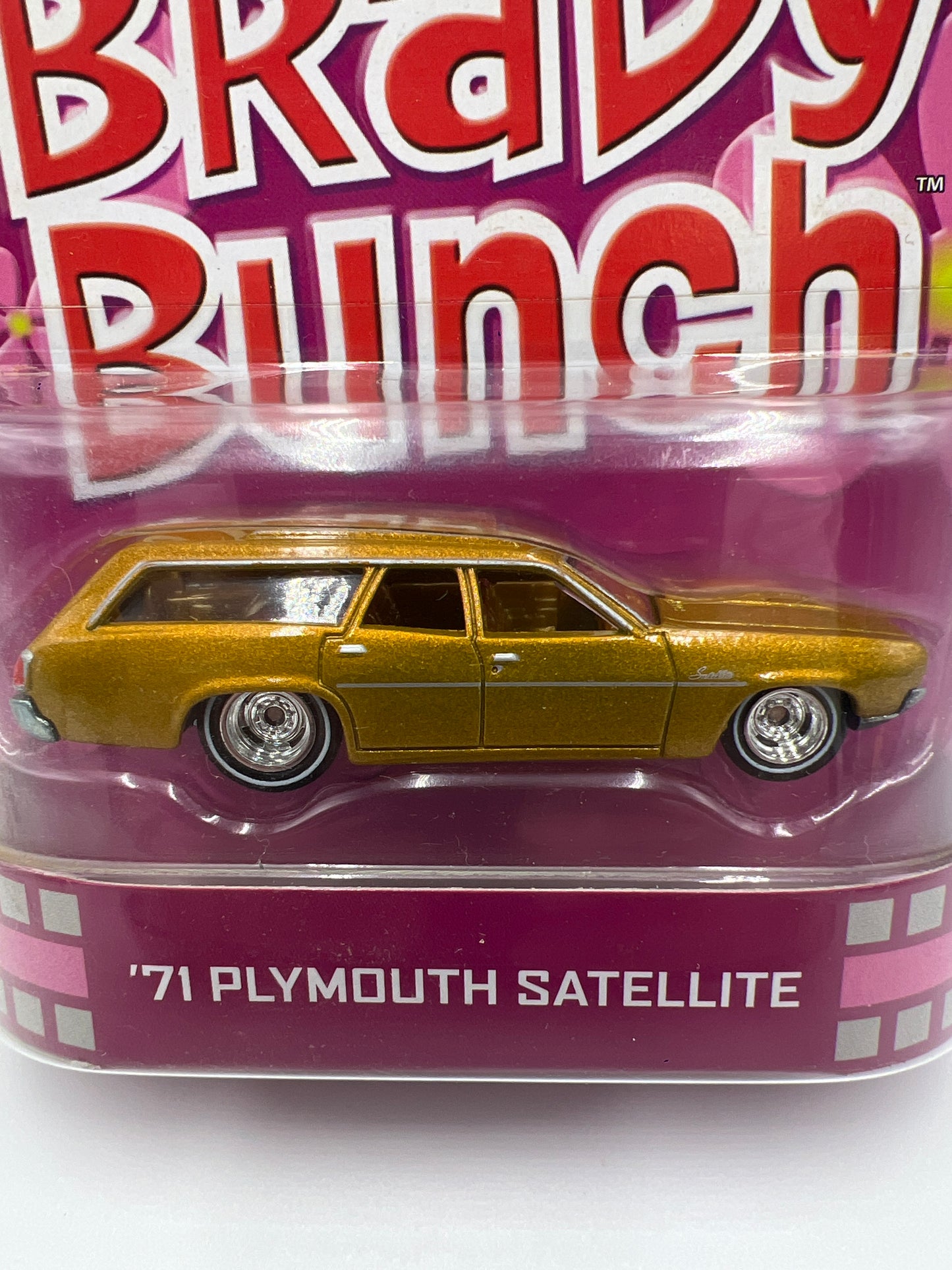 Hot Wheels Retro Entertainment The Brady Bunch 71 Plymouth Satellite Gold 243A