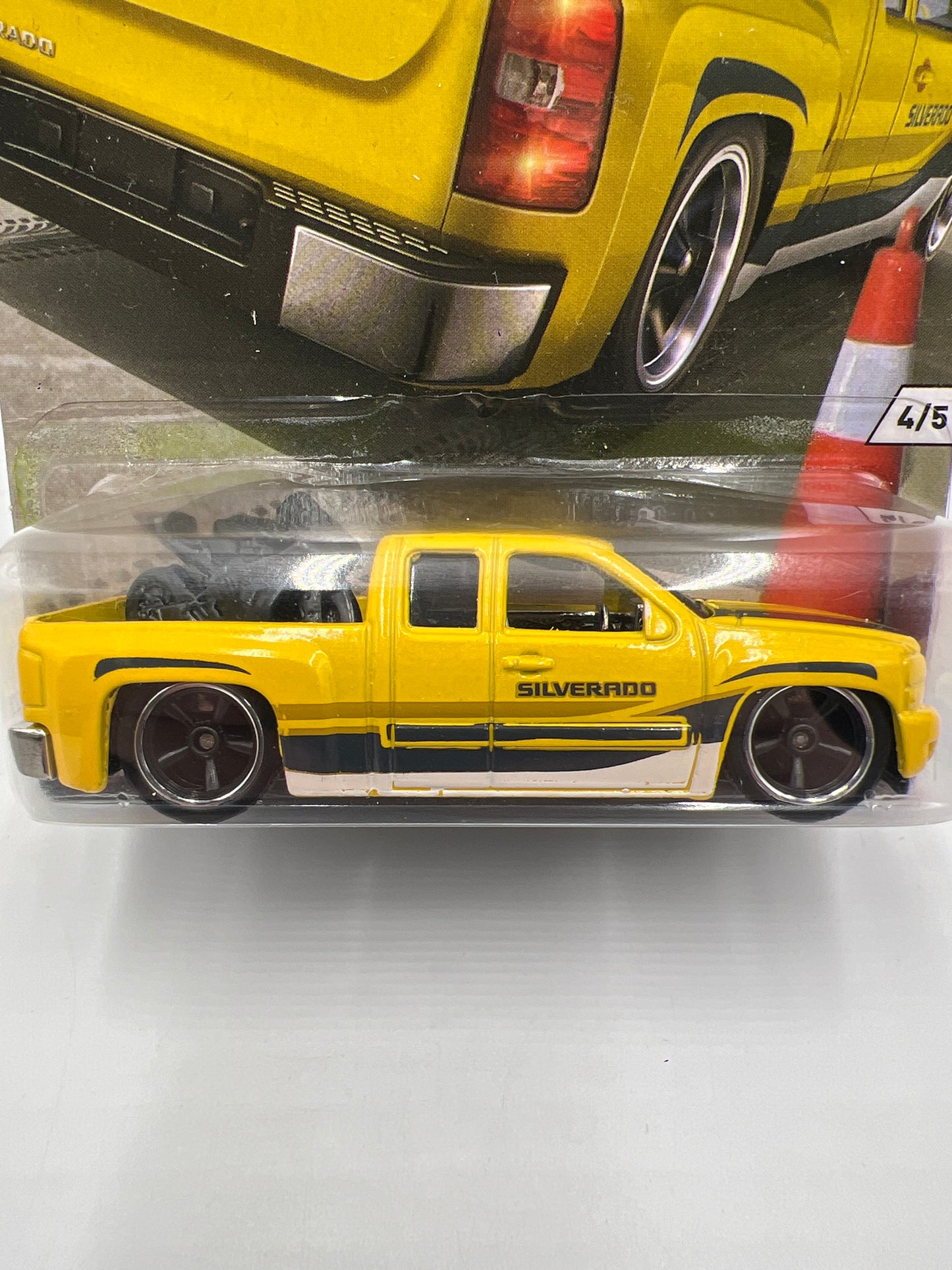 Hot Wheels Car Culture Trucks #4 Chevy Silverado Yellow W/Protector