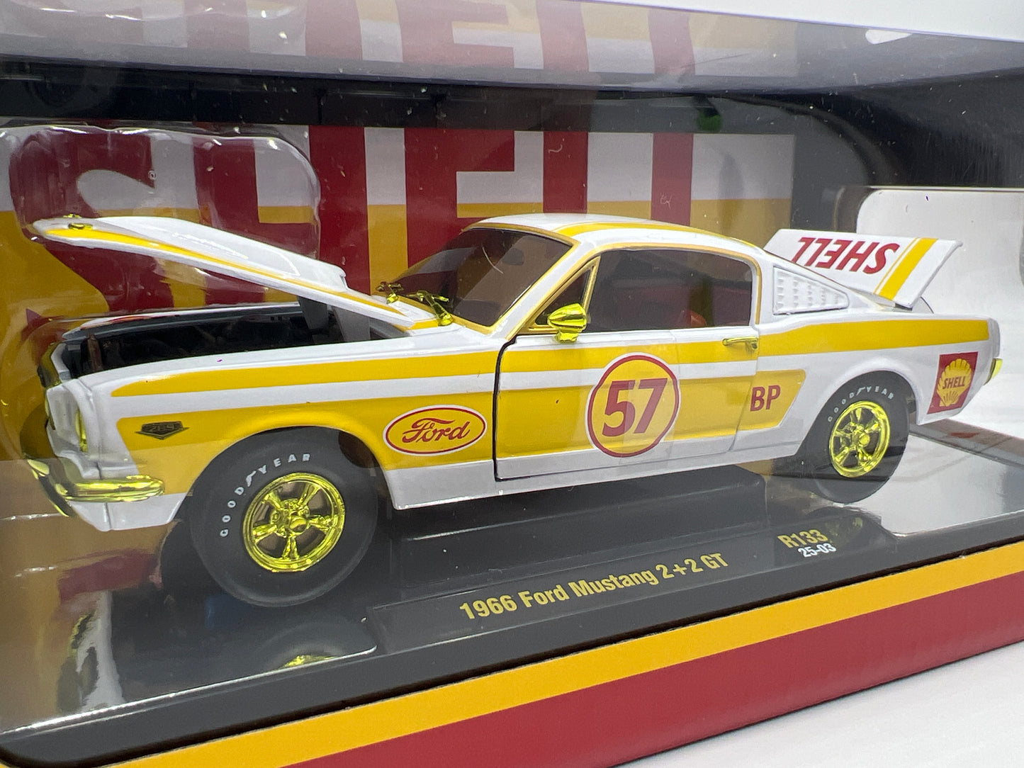 M2 Machines 1/24 CHASE Shell 1966 Ford Mustang 2+2 GT White/Yellow R133