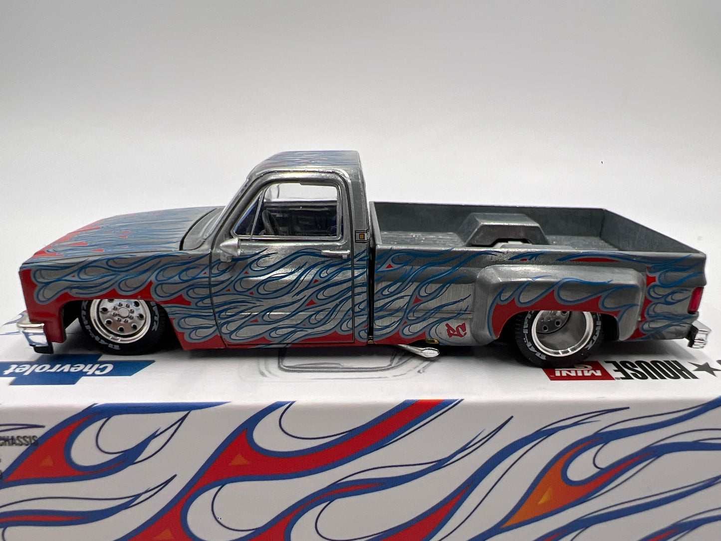 Mini GT x Kaido House #157 CHASE Chevrolet Silverado Dually On Fire V2 White