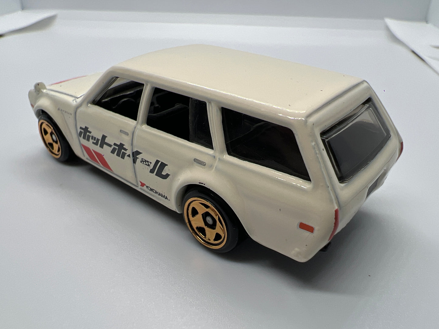 Hot Wheels 1/64 Hot Wagons 71 Datsun 510 Wagon White Loose