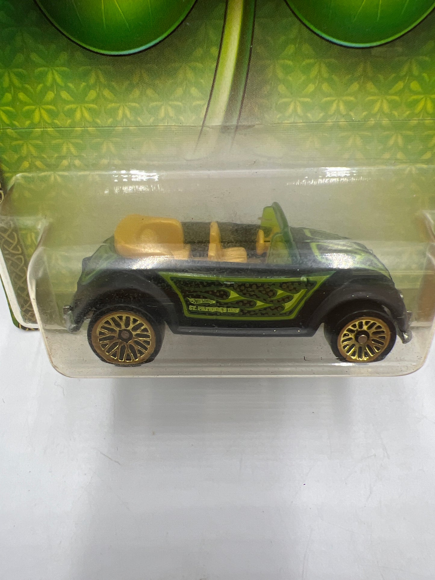 2011 Hot Wheels Clover Cars Volkswagen Beetle 157H